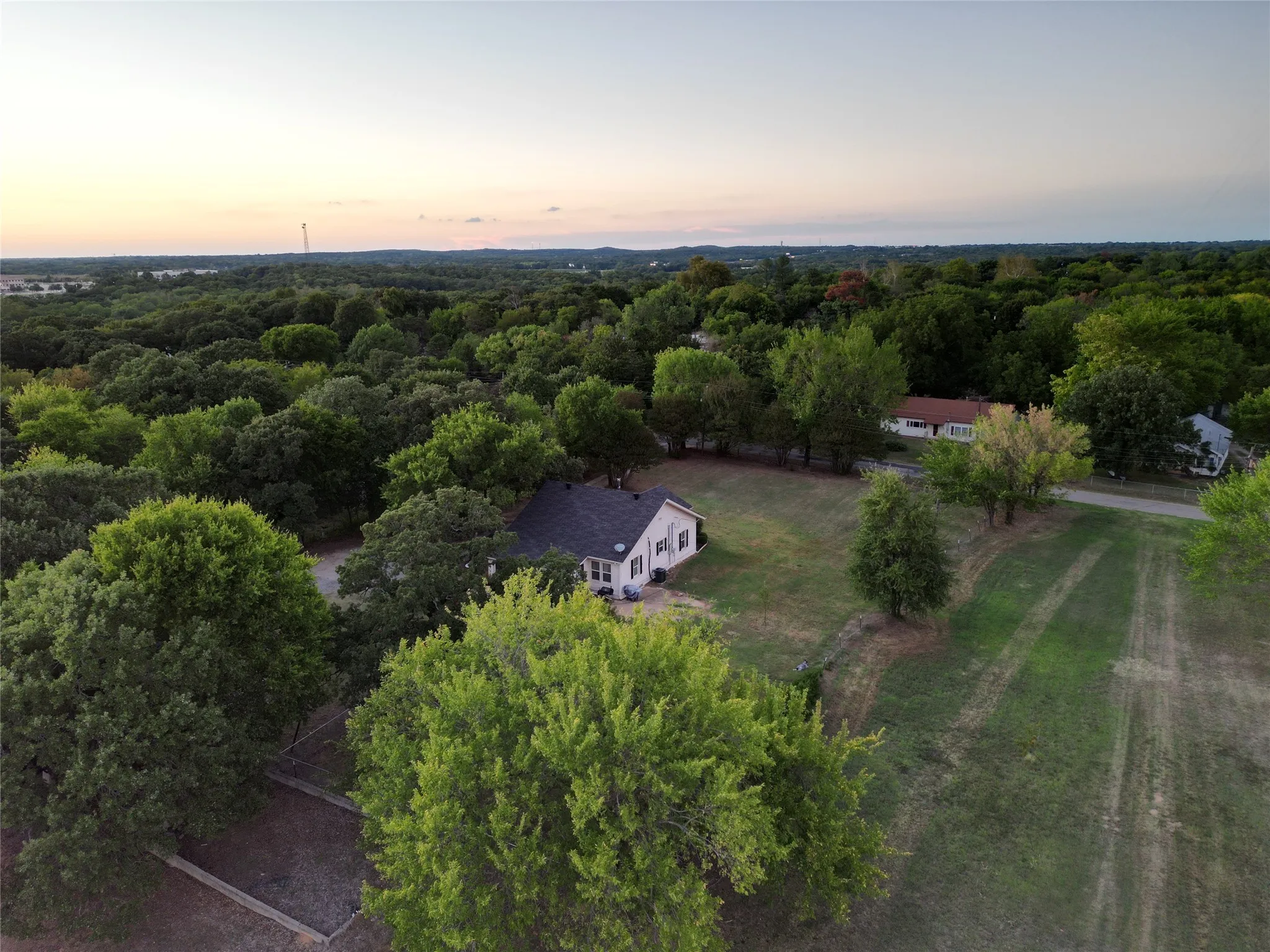 Single Family Residence For Sale in Grayson County , 2330 Knight Road, Denison, Texas 75020, 2 Bedroom, 1 Bathroom, Garage spaces, 1,535 Sqft, built in 1930, mls#21115815, Real Estate Agent in Denison, Homes For Sale in Grayson county, Homes For Sale in Denison, Realtor in Denison Texas, Real Estate Brokerage Independent Realty Texas, Luminita Cordes Realtor
