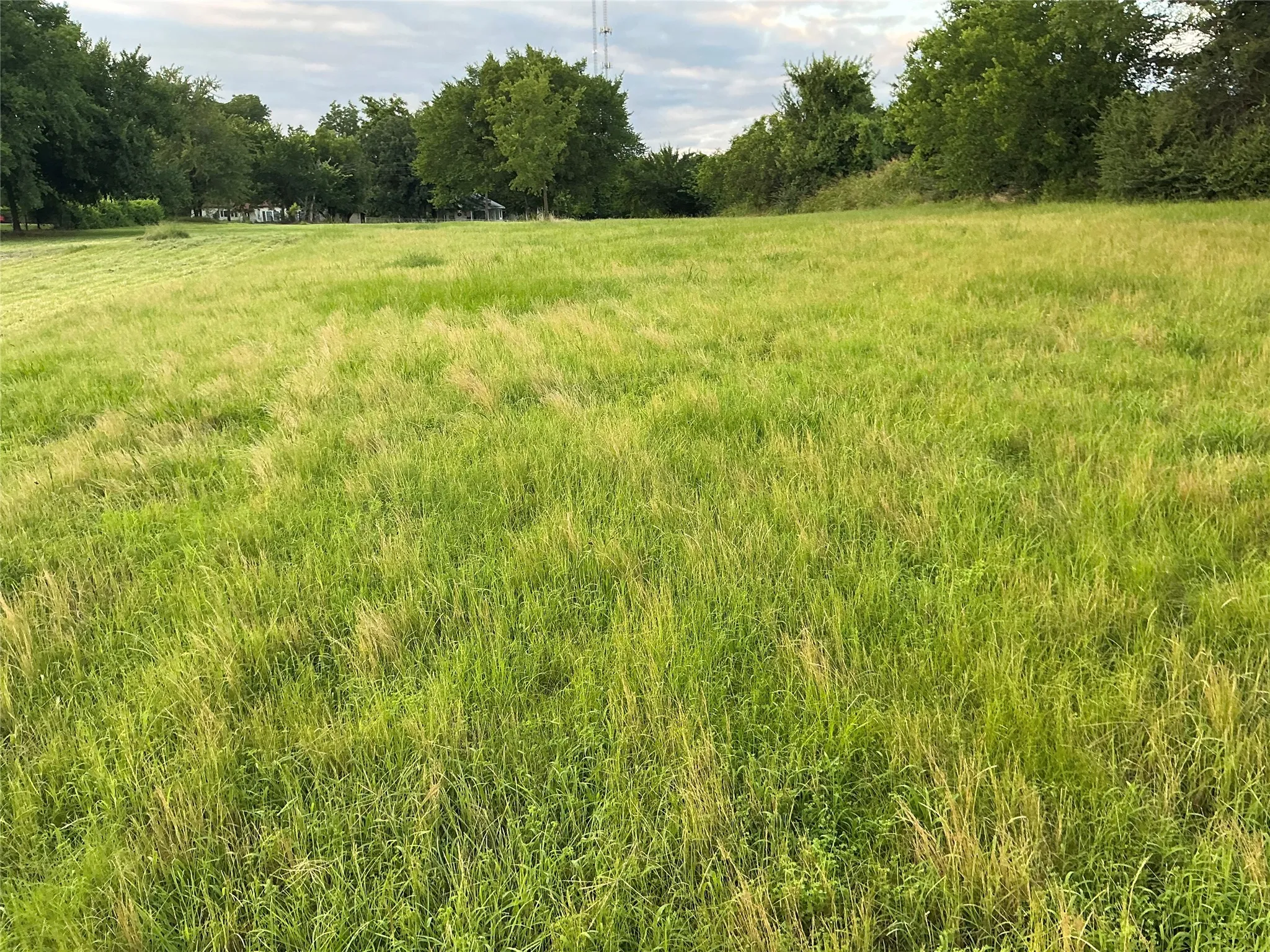 Single Family Residence For Sale in Grayson County , 2330 Knight Road, Denison, Texas 75020, 2 Bedroom, 1 Bathroom, Garage spaces, 1,535 Sqft, built in 1930, mls#21115815, Real Estate Agent in Denison, Homes For Sale in Grayson county, Homes For Sale in Denison, Realtor in Denison Texas, Real Estate Brokerage Independent Realty Texas, Luminita Cordes Realtor