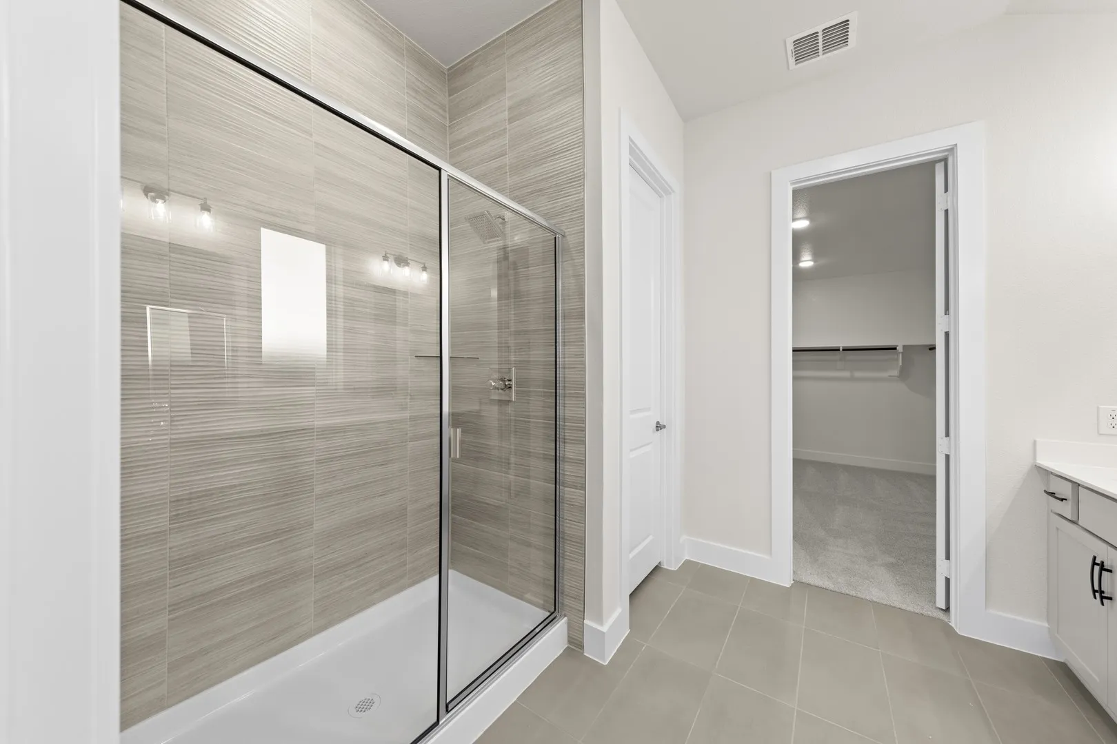 15. 7204 Indian Paintbrush - Bath (2)