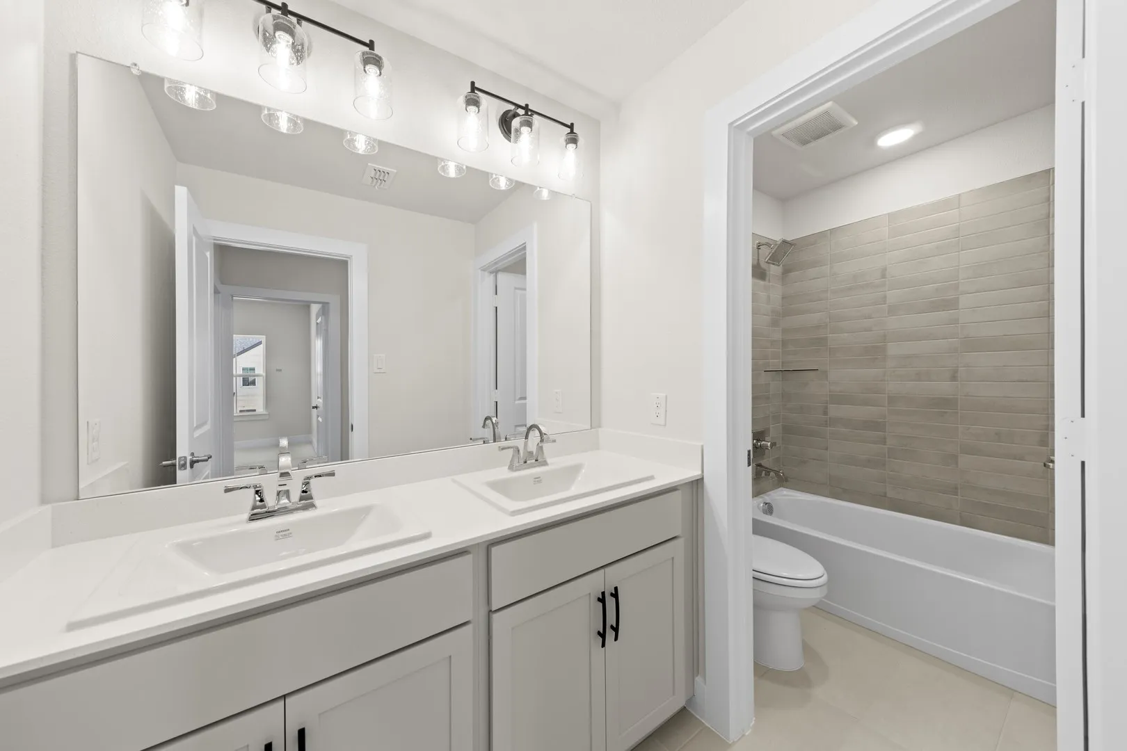23. 7204 Indian Paintbrush - 2ND Bath