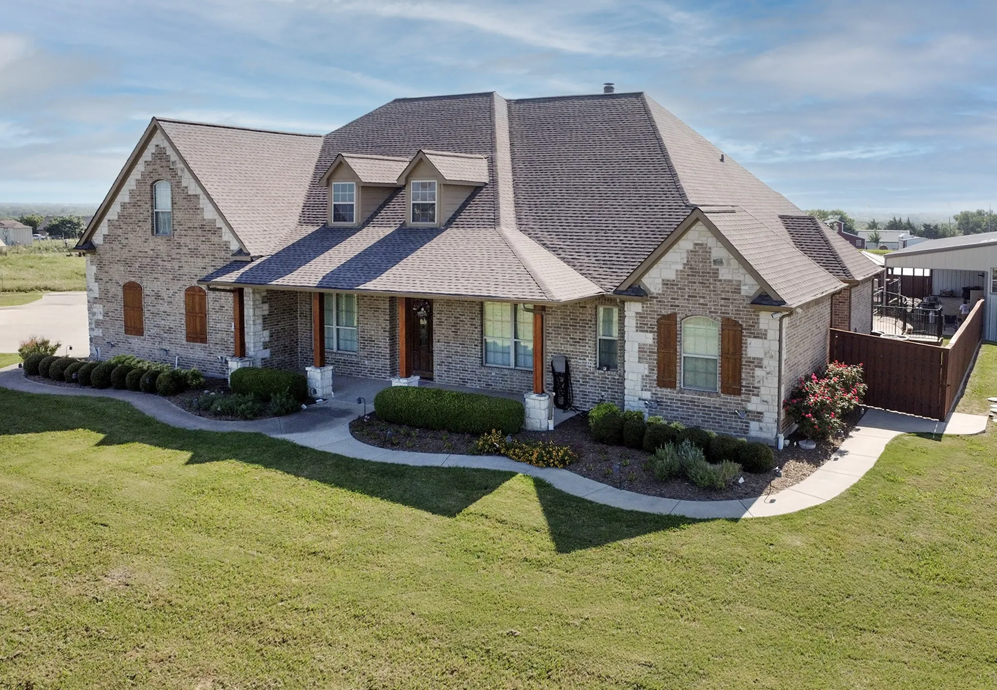 Single Family Residence For Sale in Kaufman County , 4816 Prairie Chapel Trail, Crandall, Texas 75114, 5 Bedrooms, 5 Bathrooms, 10 Garage spaces, 4,562 Sqft, built in 2006, Price $1,125,000, mls#21115881, Real Estate Agent in Crandall, Homes For Sale in Kaufman county, Homes For Sale in Crandall, Realtor in Crandall Texas, Real Estate Brokerage Independent Realty Texas, Luminita Cordes Realtor
