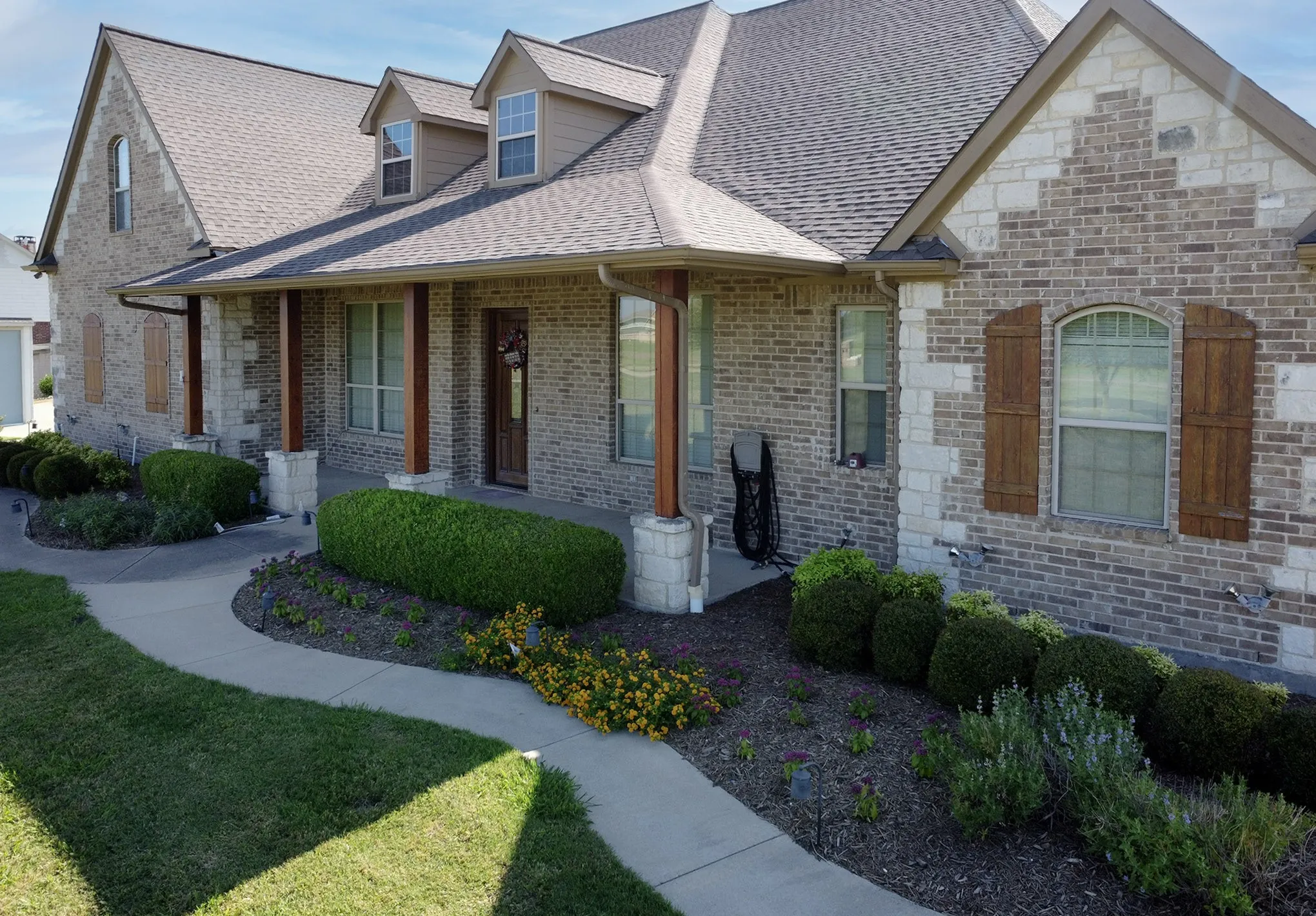 Single Family Residence For Sale in Kaufman County , 4816 Prairie Chapel Trail, Crandall, Texas 75114, 5 Bedrooms, 5 Bathrooms, 10 Garage spaces, 4,562 Sqft, built in 2006, Price $1,125,000, mls#21115881, Real Estate Agent in Crandall, Homes For Sale in Kaufman county, Homes For Sale in Crandall, Realtor in Crandall Texas, Real Estate Brokerage Independent Realty Texas, Luminita Cordes Realtor