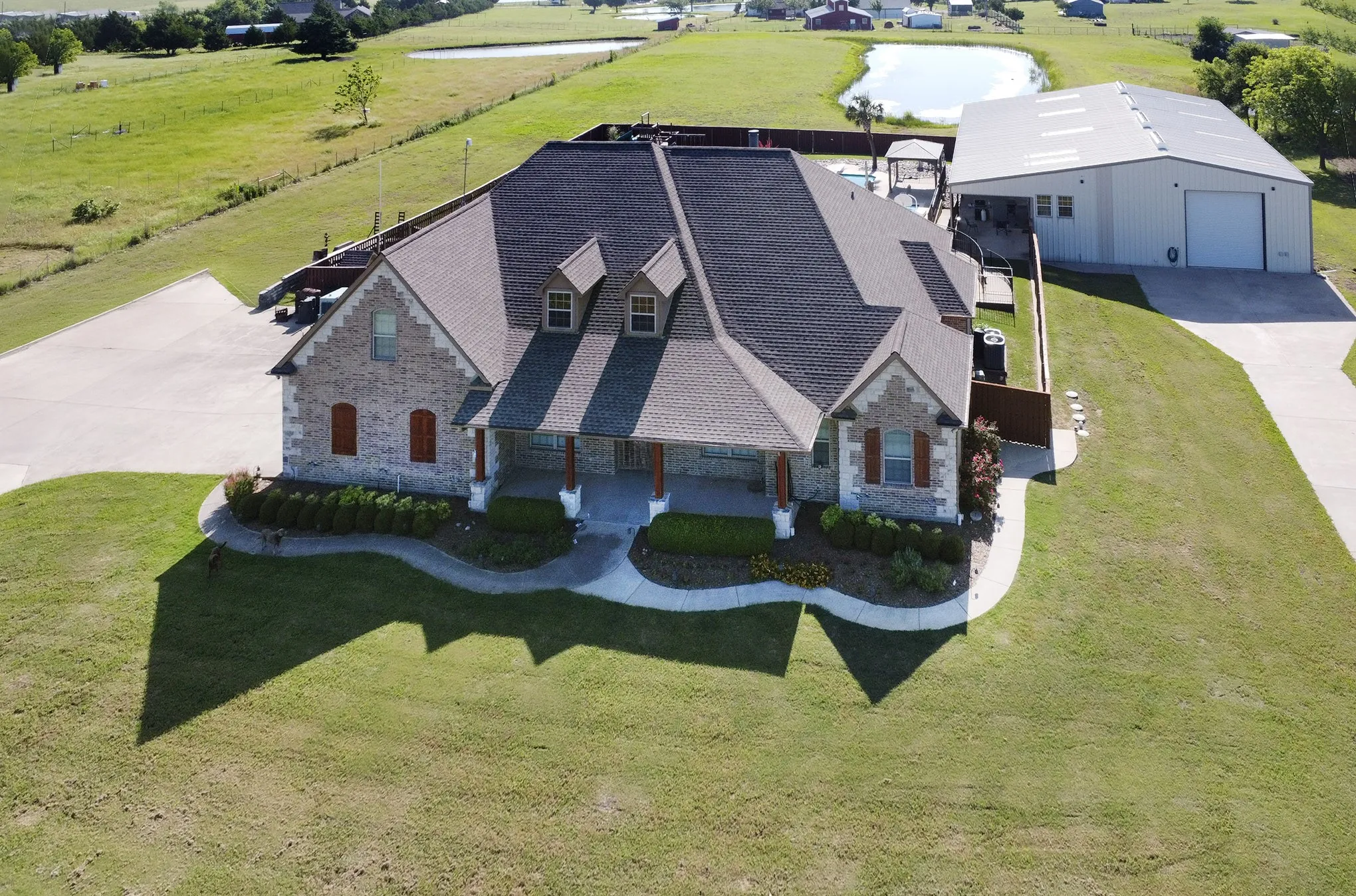 Single Family Residence For Sale in Kaufman County , 4816 Prairie Chapel Trail, Crandall, Texas 75114, 5 Bedrooms, 5 Bathrooms, 10 Garage spaces, 4,562 Sqft, built in 2006, Price $1,125,000, mls#21115881, Real Estate Agent in Crandall, Homes For Sale in Kaufman county, Homes For Sale in Crandall, Realtor in Crandall Texas, Real Estate Brokerage Independent Realty Texas, Luminita Cordes Realtor