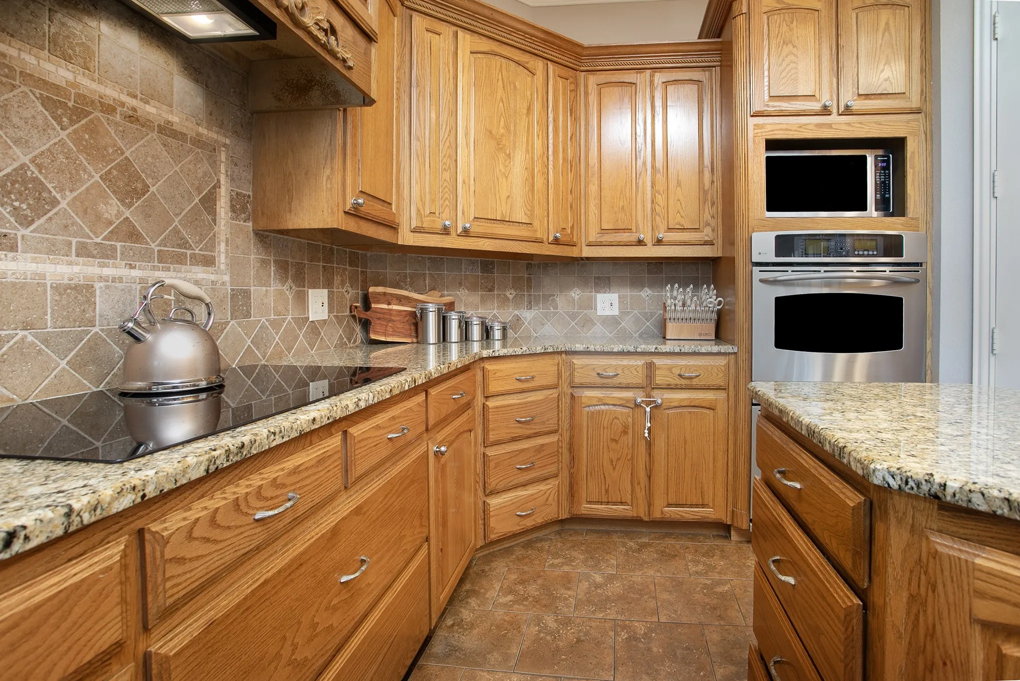 Single Family Residence For Sale in Kaufman County , 4816 Prairie Chapel Trail, Crandall, Texas 75114, 5 Bedrooms, 5 Bathrooms, 10 Garage spaces, 4,562 Sqft, built in 2006, Price $1,125,000, mls#21115881, Real Estate Agent in Crandall, Homes For Sale in Kaufman county, Homes For Sale in Crandall, Realtor in Crandall Texas, Real Estate Brokerage Independent Realty Texas, Luminita Cordes Realtor