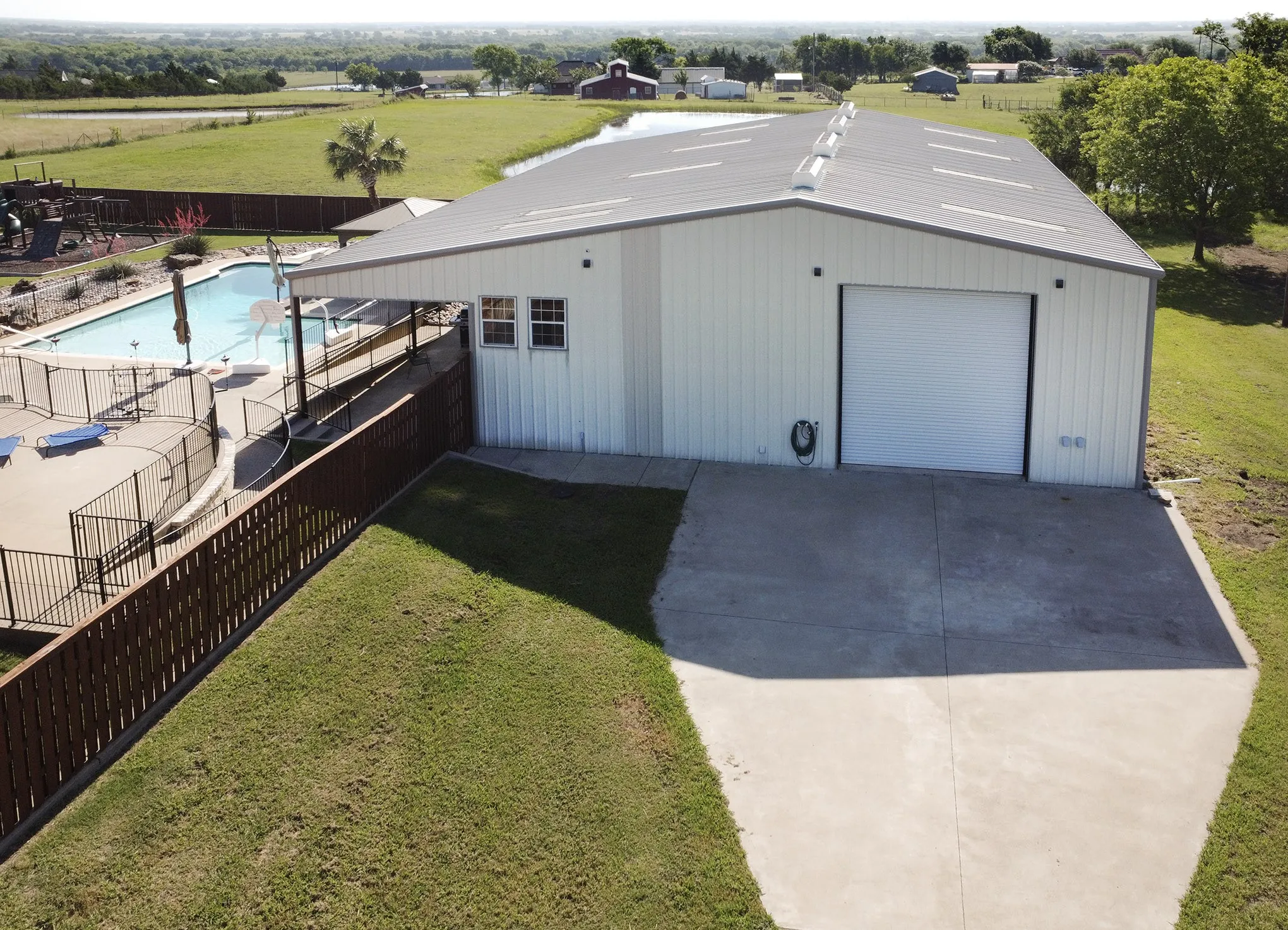 Single Family Residence For Sale in Kaufman County , 4816 Prairie Chapel Trail, Crandall, Texas 75114, 5 Bedrooms, 5 Bathrooms, 10 Garage spaces, 4,562 Sqft, built in 2006, Price $1,125,000, mls#21115881, Real Estate Agent in Crandall, Homes For Sale in Kaufman county, Homes For Sale in Crandall, Realtor in Crandall Texas, Real Estate Brokerage Independent Realty Texas, Luminita Cordes Realtor