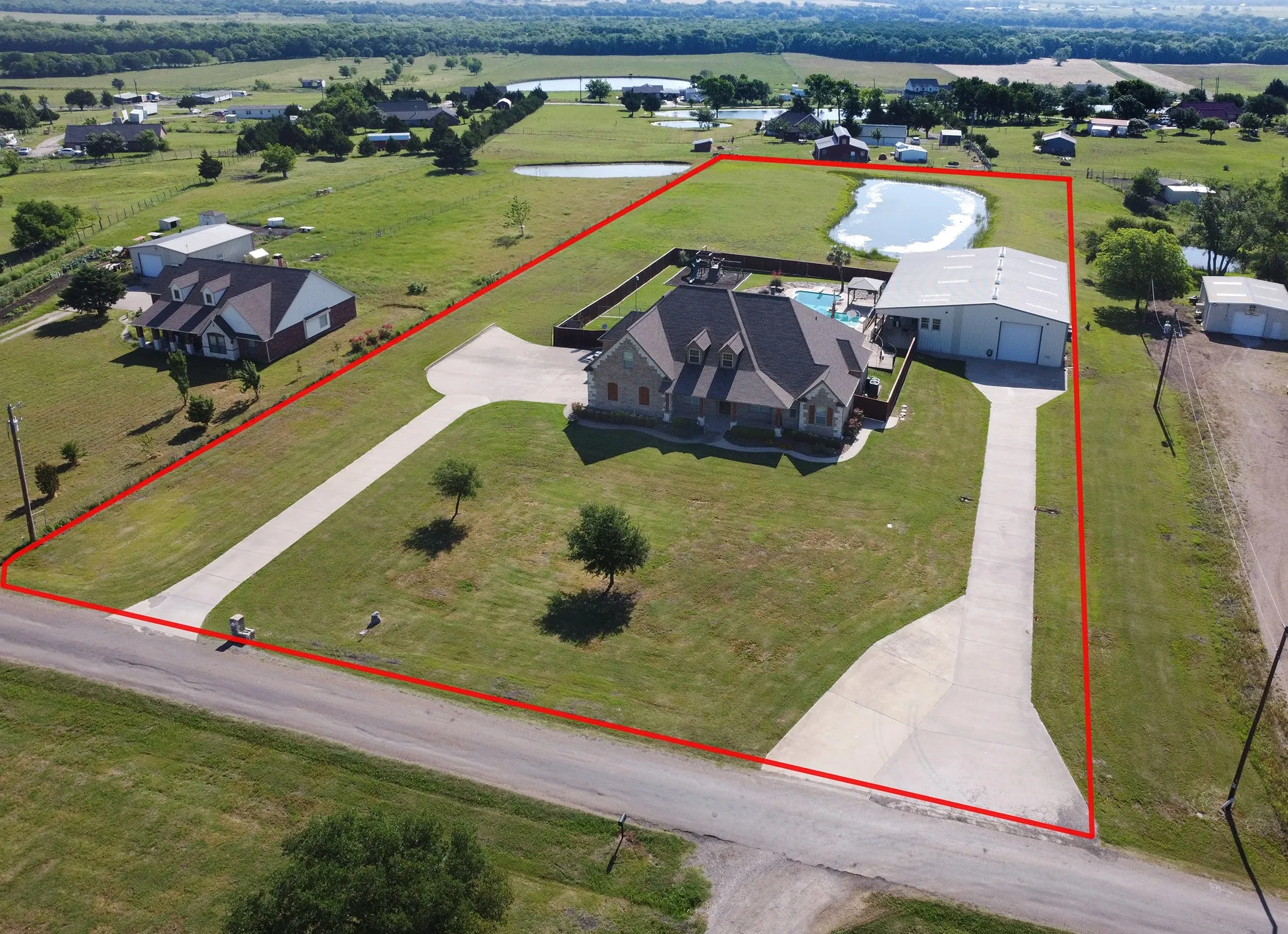 Single Family Residence For Sale in Kaufman County , 4816 Prairie Chapel Trail, Crandall, Texas 75114, 5 Bedrooms, 5 Bathrooms, 10 Garage spaces, 4,562 Sqft, built in 2006, Price $1,125,000, mls#21115881, Real Estate Agent in Crandall, Homes For Sale in Kaufman county, Homes For Sale in Crandall, Realtor in Crandall Texas, Real Estate Brokerage Independent Realty Texas, Luminita Cordes Realtor