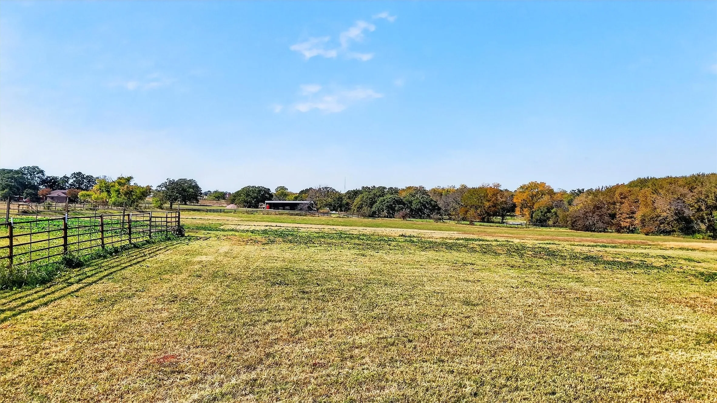 View of yard with a view of rural / pastoral area