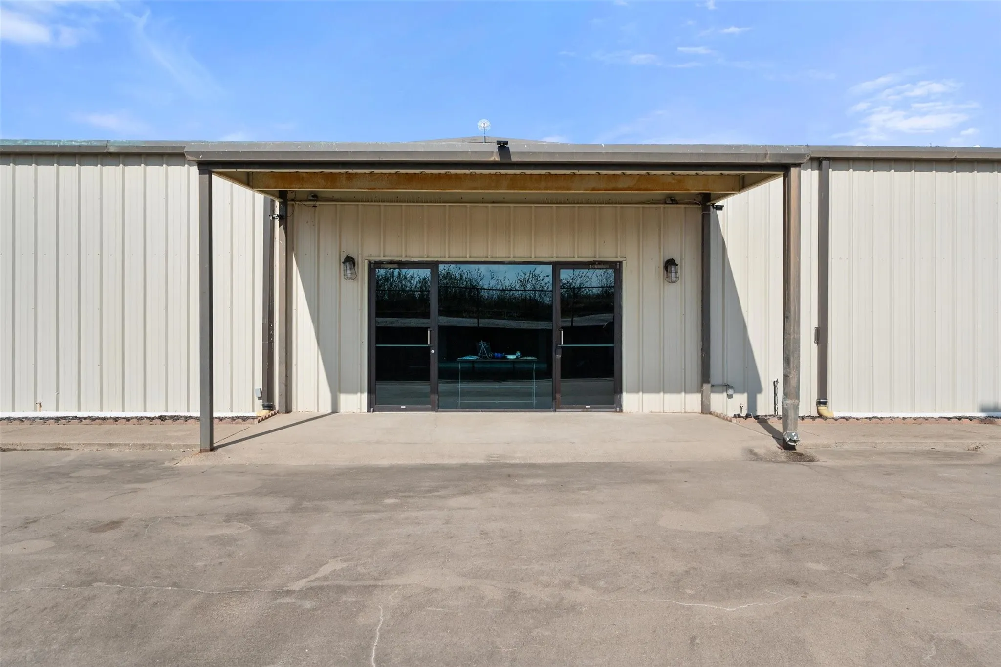 Business For Sale in Navarro County , 3640 N Business 45, Corsicana, Texas 75110, 0, 0, Garage spaces, 0 Sqft, built in 1998, Preowned, Price $595,000, mls#21115766, Real Estate Agent in Corsicana, Homes For Sale in Navarro county, Homes For Sale in Corsicana, Realtor in Corsicana Texas, Real Estate Brokerage Independent Realty Texas, Luminita Cordes Realtor