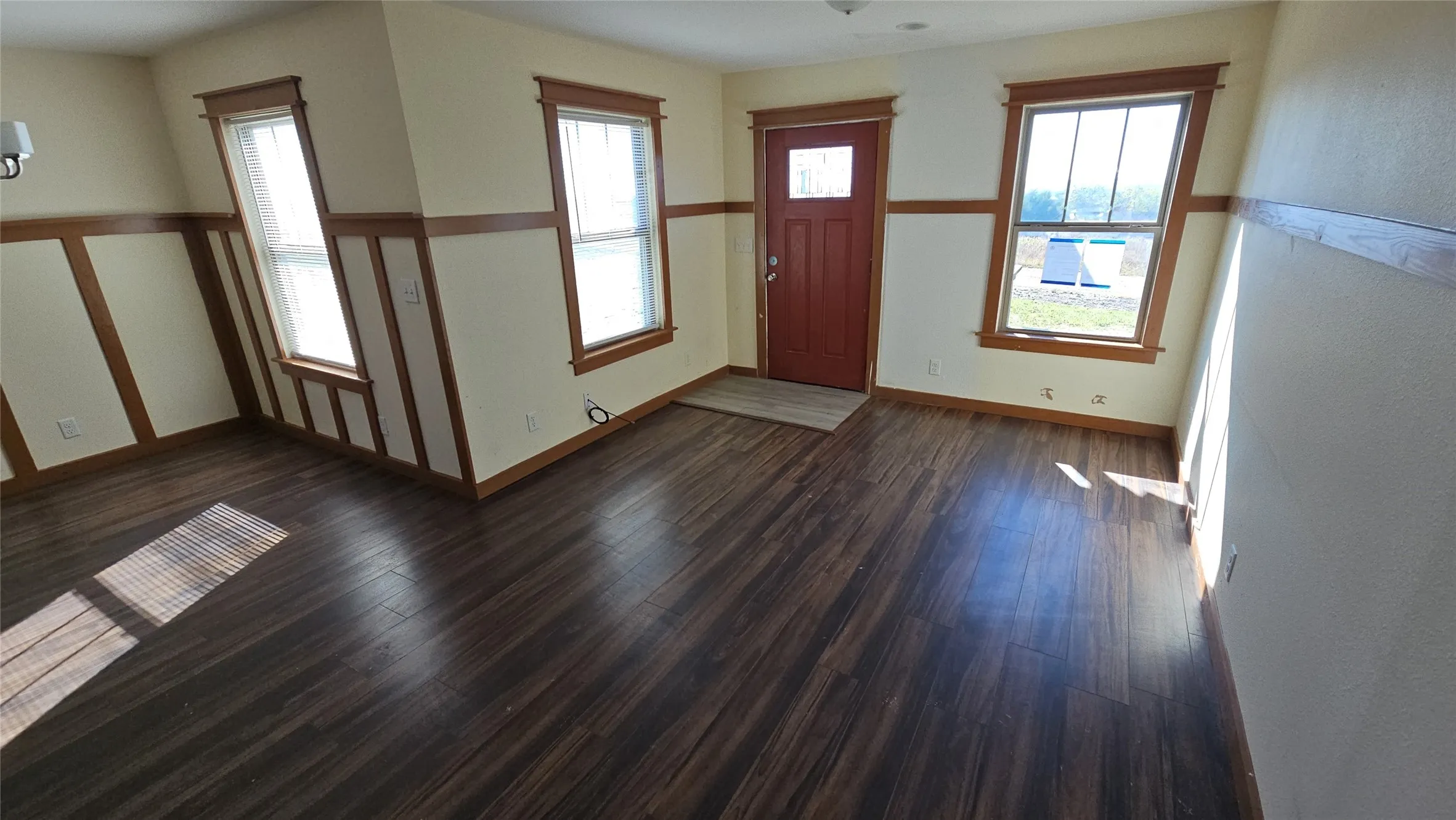 Single Family Residence For Sale in Parker County , 111 W Morning Dove Drive, Azle, Texas 76020, 2 Bedroom, 1 Bathroom, Garage spaces, 868 Sqft, built in 2016, Preowned, mls#21103849, Real Estate Agent in Azle, Homes For Sale in Parker county, Homes For Sale in Azle, Realtor in Azle Texas, Real Estate Brokerage Independent Realty Texas, Luminita Cordes Realtor