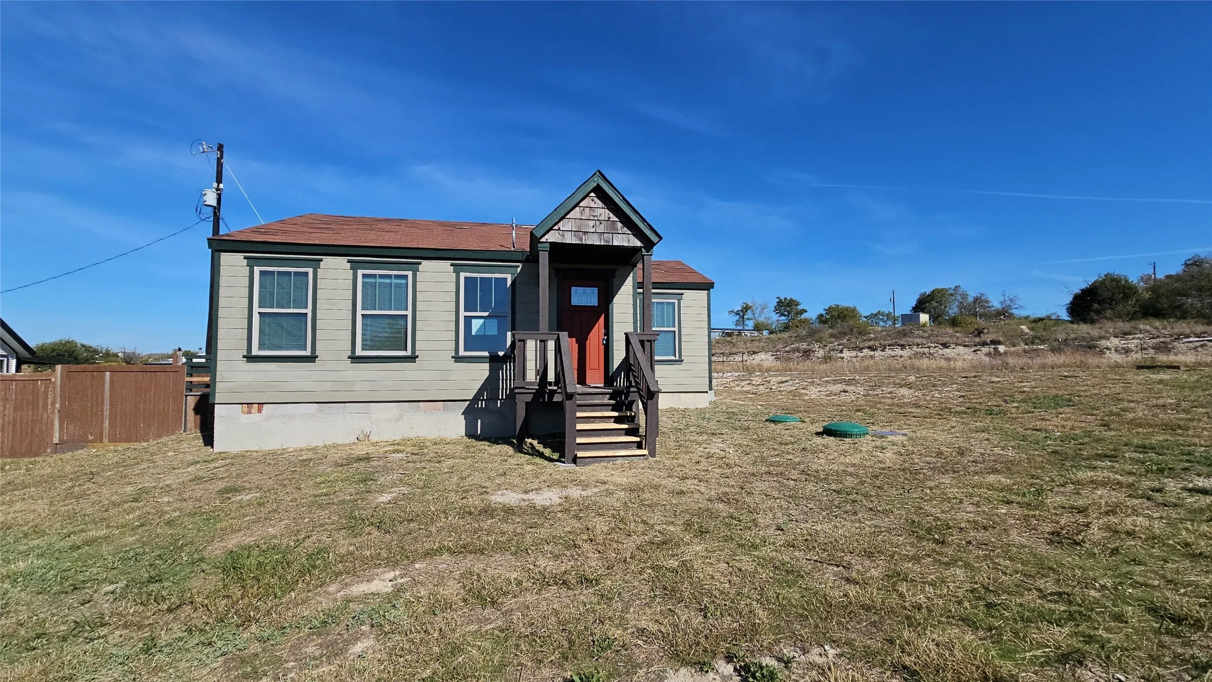 Single Family Residence For Sale in Parker County , 111 W Morning Dove Drive, Azle, Texas 76020, 2 Bedroom, 1 Bathroom, Garage spaces, 868 Sqft, built in 2016, Preowned, mls#21103849, Real Estate Agent in Azle, Homes For Sale in Parker county, Homes For Sale in Azle, Realtor in Azle Texas, Real Estate Brokerage Independent Realty Texas, Luminita Cordes Realtor