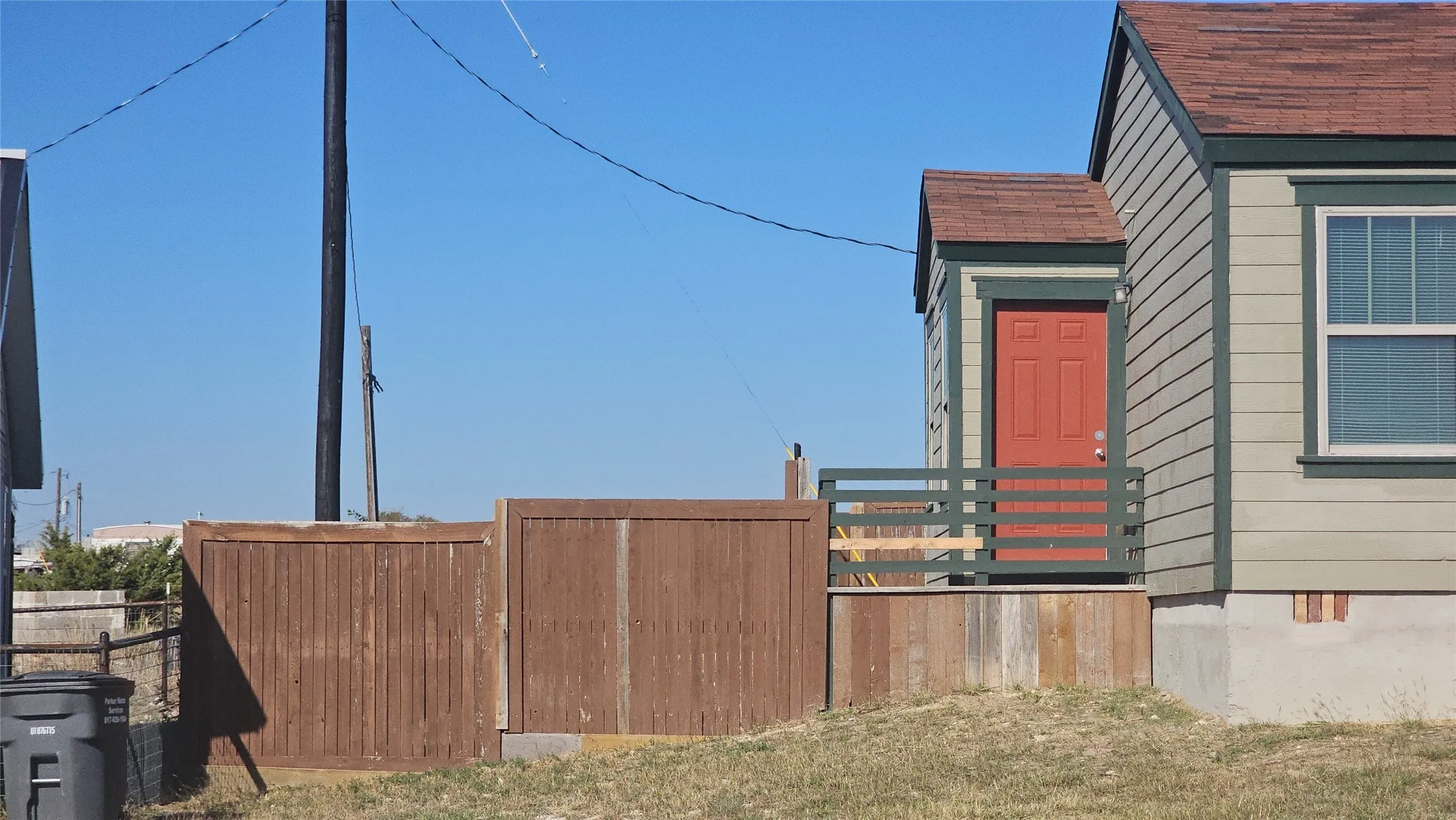 Single Family Residence For Sale in Parker County , 111 W Morning Dove Drive, Azle, Texas 76020, 2 Bedroom, 1 Bathroom, Garage spaces, 868 Sqft, built in 2016, Preowned, mls#21103849, Real Estate Agent in Azle, Homes For Sale in Parker county, Homes For Sale in Azle, Realtor in Azle Texas, Real Estate Brokerage Independent Realty Texas, Luminita Cordes Realtor
