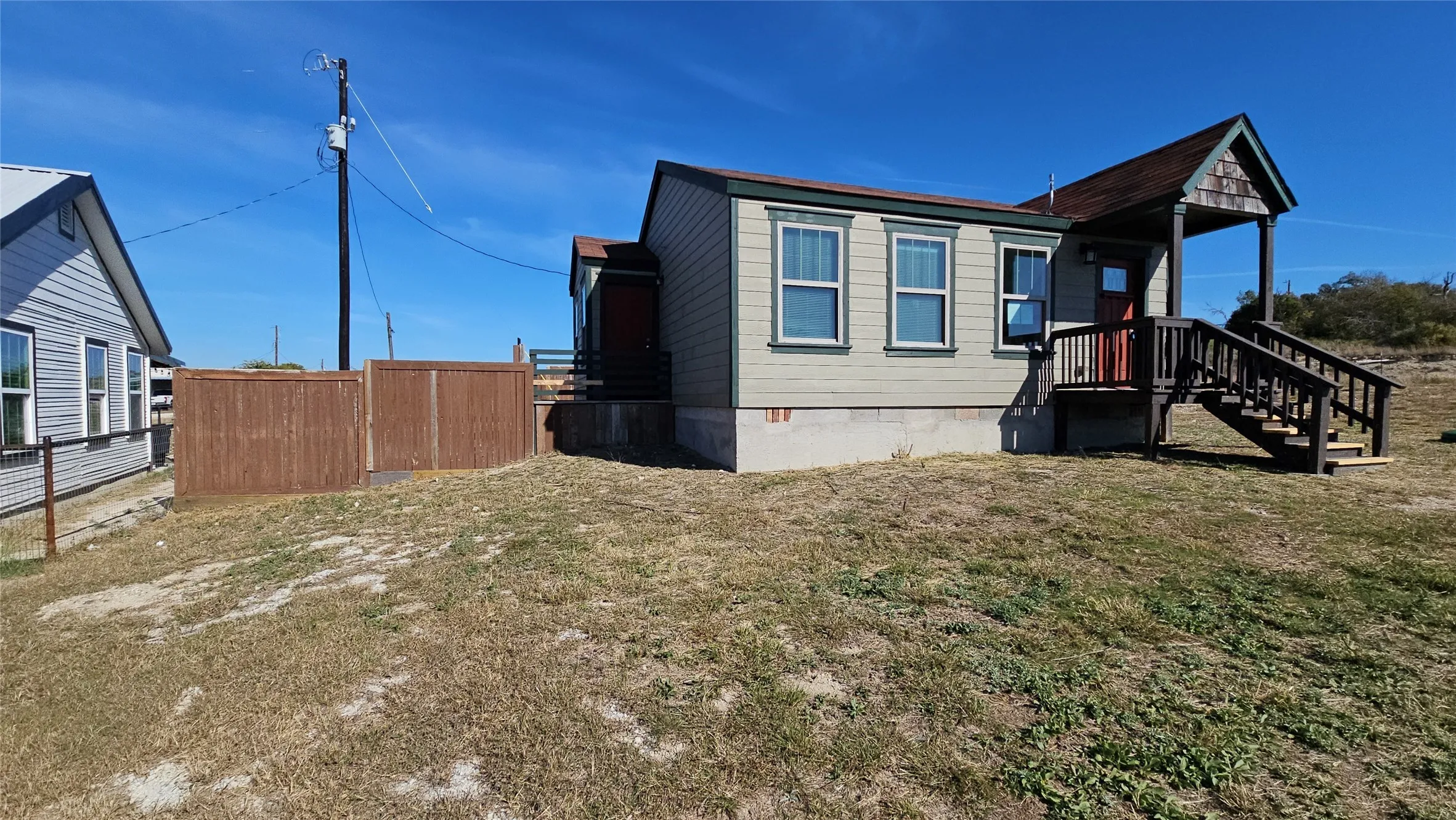 Single Family Residence For Sale in Parker County , 111 W Morning Dove Drive, Azle, Texas 76020, 2 Bedroom, 1 Bathroom, Garage spaces, 868 Sqft, built in 2016, Preowned, mls#21103849, Real Estate Agent in Azle, Homes For Sale in Parker county, Homes For Sale in Azle, Realtor in Azle Texas, Real Estate Brokerage Independent Realty Texas, Luminita Cordes Realtor