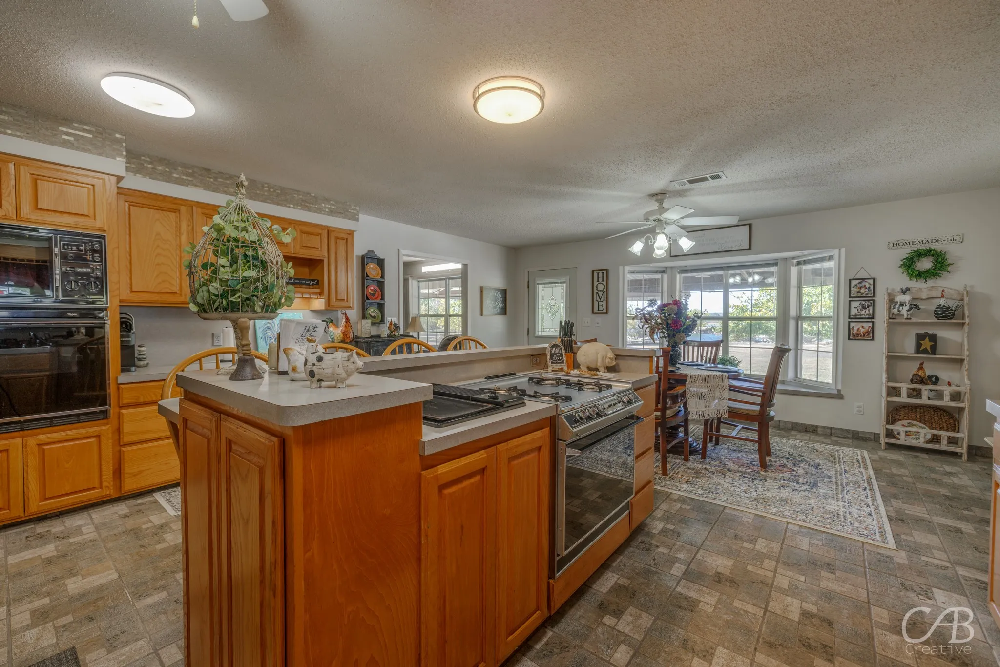 Single Family Residence For Sale in Coleman County , 155 Lakeview Drive, Coleman, Texas 76834, 3 Bedroom, 2 Bathroom, Garage spaces, 1,984 Sqft, built in 1970, Preowned, mls#21114276, Real Estate Agent in Coleman, Homes For Sale in Coleman county, Homes For Sale in Coleman, Realtor in Coleman Texas, Real Estate Brokerage Independent Realty Texas, Luminita Cordes Realtor