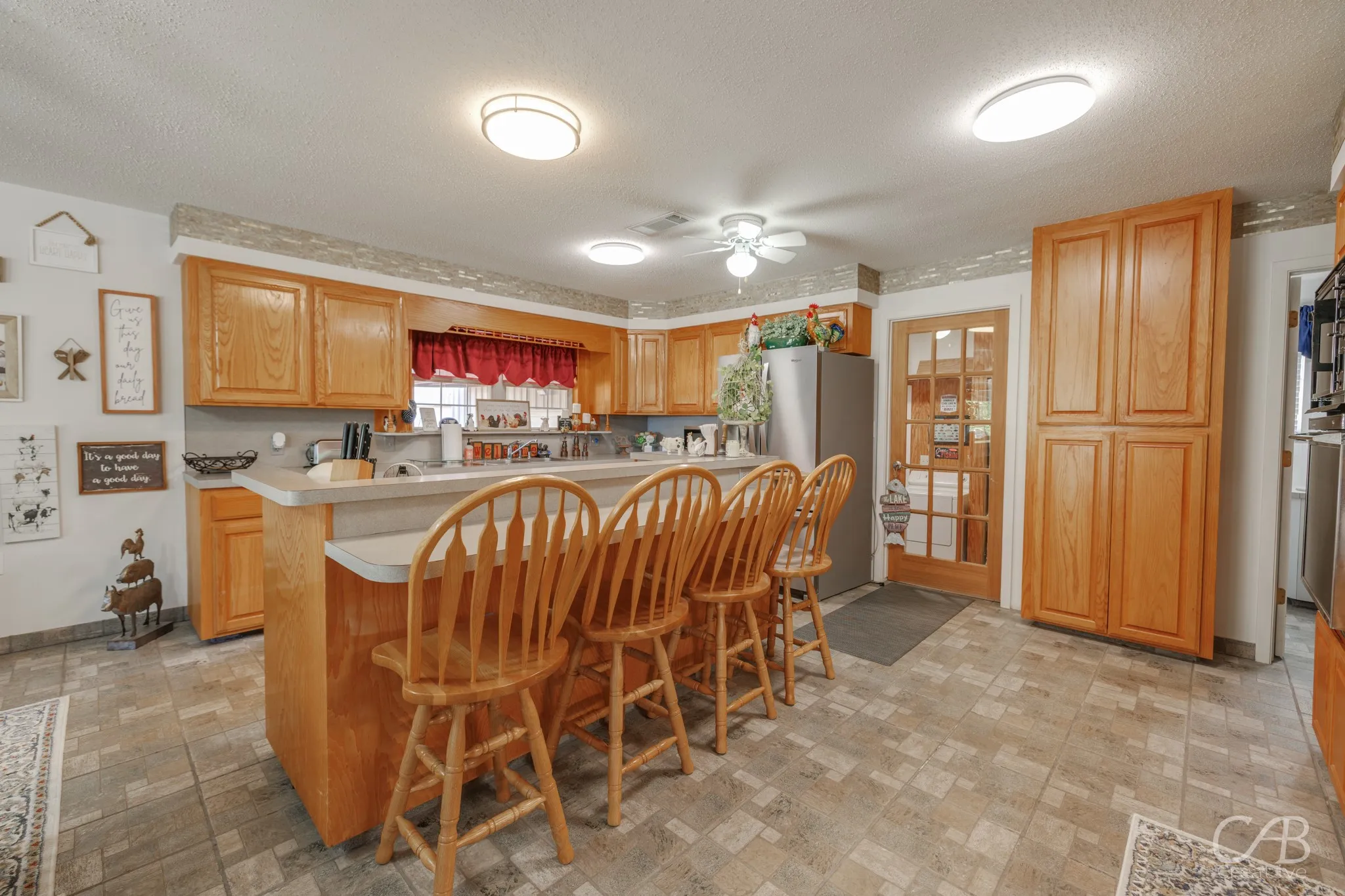 Single Family Residence For Sale in Coleman County , 155 Lakeview Drive, Coleman, Texas 76834, 3 Bedroom, 2 Bathroom, Garage spaces, 1,984 Sqft, built in 1970, Preowned, mls#21114276, Real Estate Agent in Coleman, Homes For Sale in Coleman county, Homes For Sale in Coleman, Realtor in Coleman Texas, Real Estate Brokerage Independent Realty Texas, Luminita Cordes Realtor