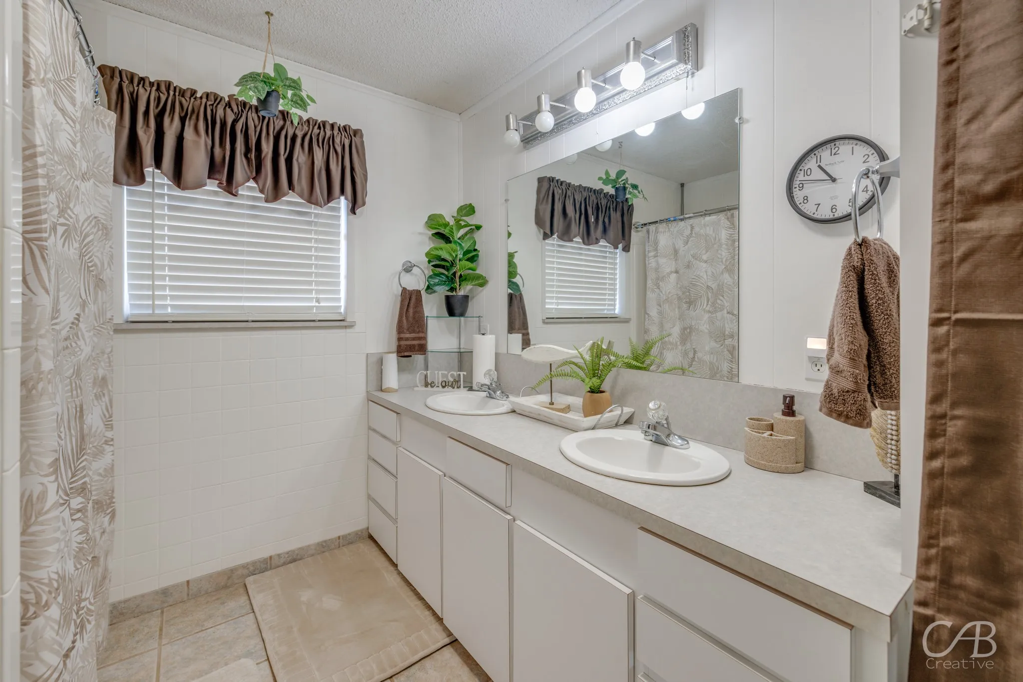 Single Family Residence For Sale in Coleman County , 155 Lakeview Drive, Coleman, Texas 76834, 3 Bedroom, 2 Bathroom, Garage spaces, 1,984 Sqft, built in 1970, Preowned, mls#21114276, Real Estate Agent in Coleman, Homes For Sale in Coleman county, Homes For Sale in Coleman, Realtor in Coleman Texas, Real Estate Brokerage Independent Realty Texas, Luminita Cordes Realtor