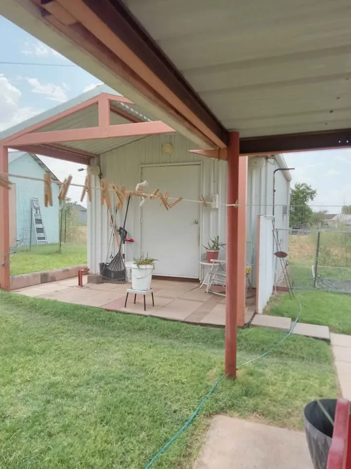 Single Family Residence For Sale in Fisher County , 408 E Johnston Street, Rotan, Texas 79546, 2 Bedroom, 2 Bathroom, Garage spaces, 1,185 Sqft, built in 1940, Preowned, mls#21116844, Real Estate Agent in Rotan, Homes For Sale in Fisher county, Homes For Sale in Rotan, Realtor in Rotan Texas, Real Estate Brokerage Independent Realty Texas, Luminita Cordes Realtor