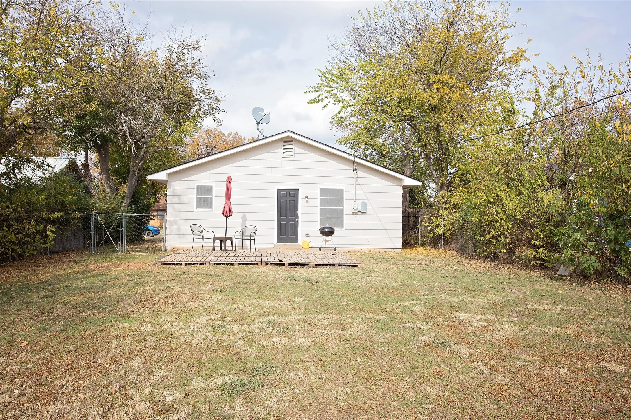 Single Family Residence For Sale in Young County , 1212 3rd Street, Graham, Texas 76450, 3 Bedroom, 2 Bathroom, Garage spaces, 1,176 Sqft, built in 1963, Price $164,900, mls#21116847, Real Estate Agent in Graham, Homes For Sale in Young county, Homes For Sale in Graham, Realtor in Graham Texas, Real Estate Brokerage Independent Realty Texas, Luminita Cordes Realtor