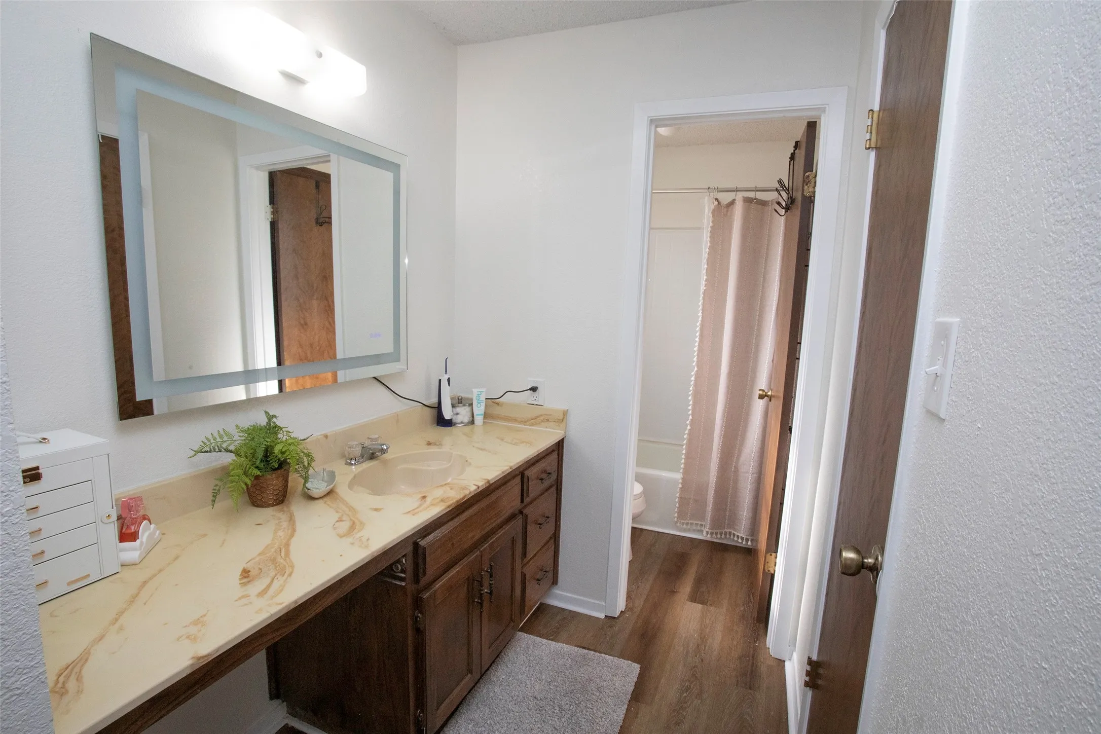 Single Family Residence For Sale in Young County , 1212 3rd Street, Graham, Texas 76450, 3 Bedroom, 2 Bathroom, Garage spaces, 1,176 Sqft, built in 1963, Price $164,900, mls#21116847, Real Estate Agent in Graham, Homes For Sale in Young county, Homes For Sale in Graham, Realtor in Graham Texas, Real Estate Brokerage Independent Realty Texas, Luminita Cordes Realtor