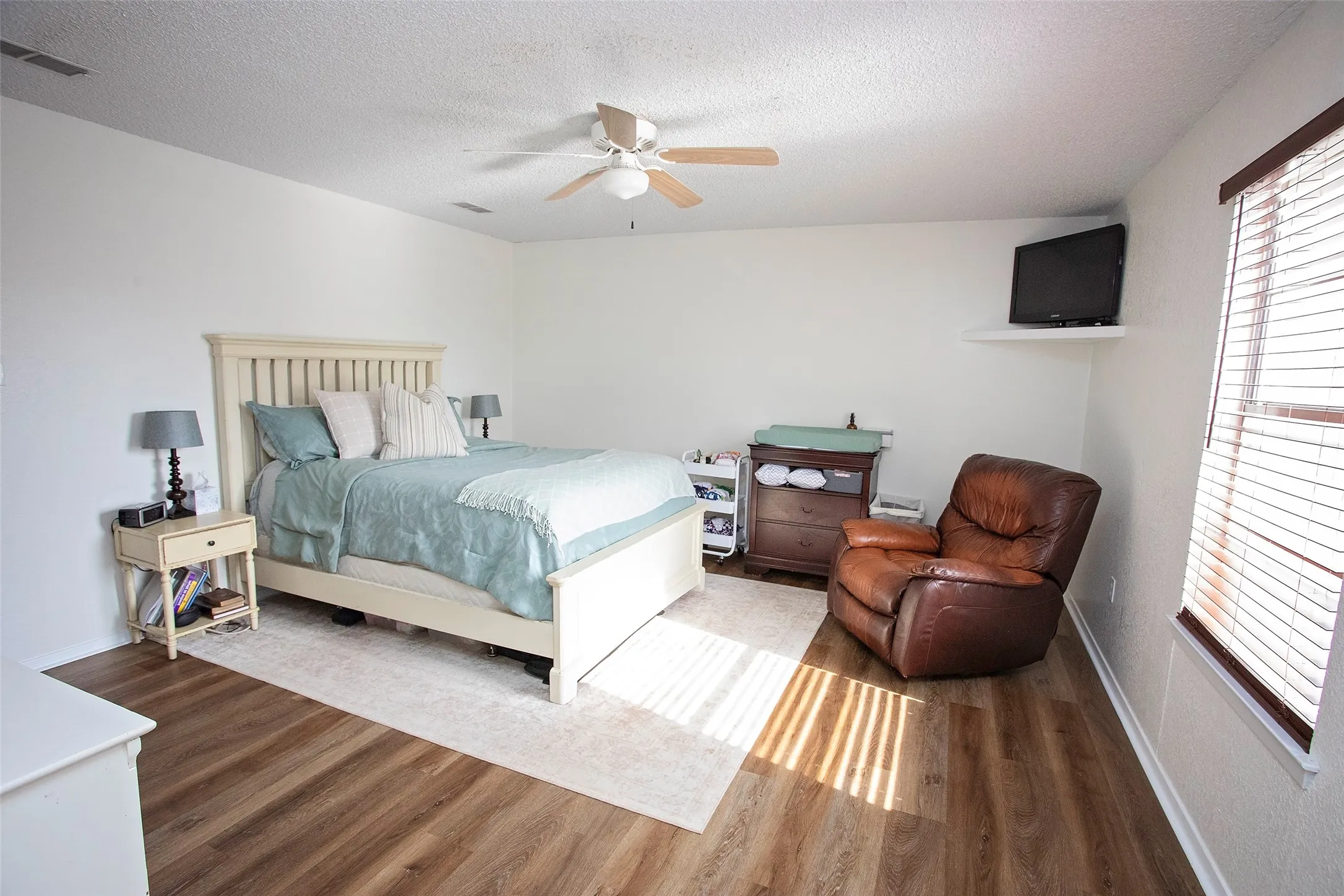Single Family Residence For Sale in Young County , 1212 3rd Street, Graham, Texas 76450, 3 Bedroom, 2 Bathroom, Garage spaces, 1,176 Sqft, built in 1963, Price $164,900, mls#21116847, Real Estate Agent in Graham, Homes For Sale in Young county, Homes For Sale in Graham, Realtor in Graham Texas, Real Estate Brokerage Independent Realty Texas, Luminita Cordes Realtor