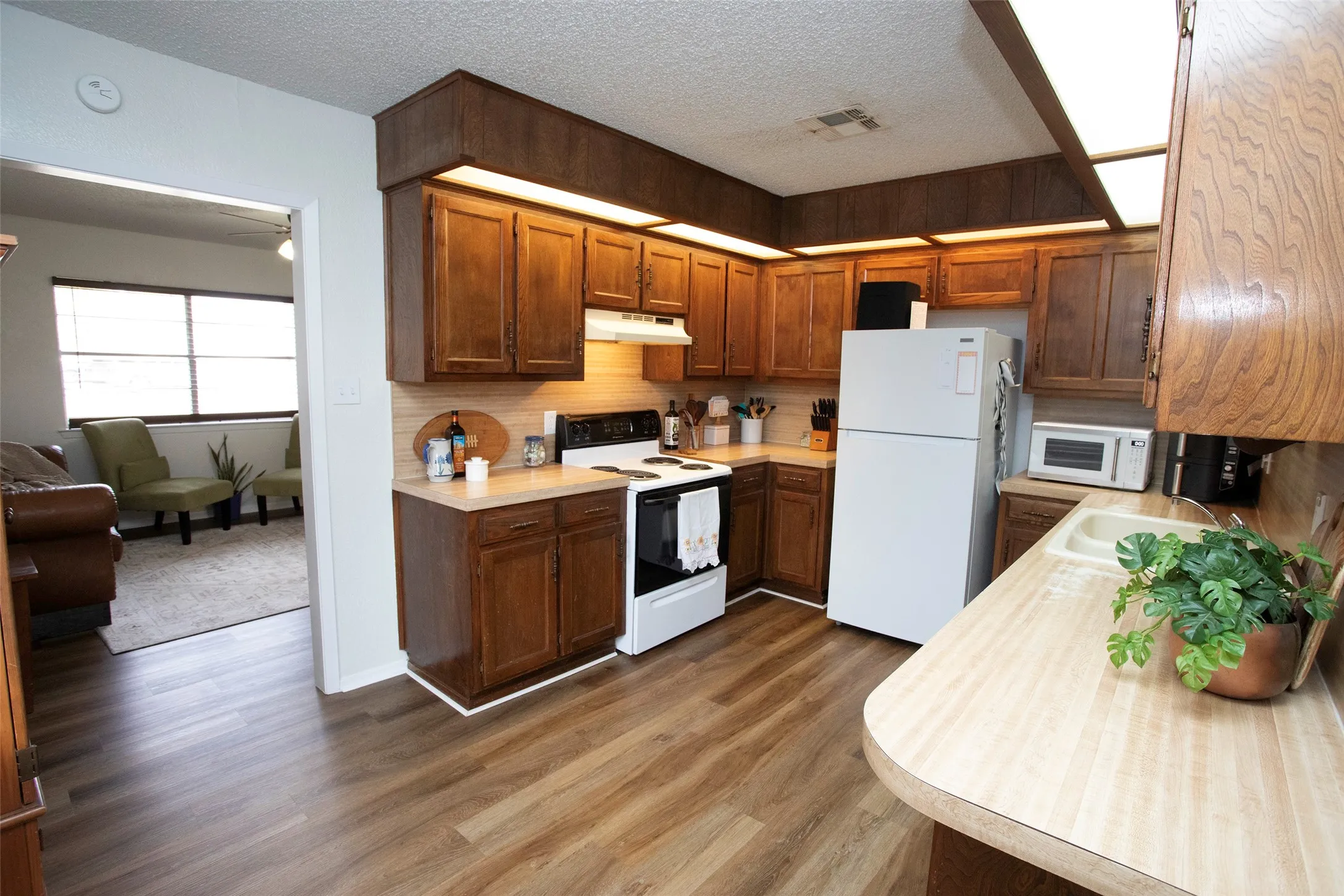 Single Family Residence For Sale in Young County , 1212 3rd Street, Graham, Texas 76450, 3 Bedroom, 2 Bathroom, Garage spaces, 1,176 Sqft, built in 1963, Price $164,900, mls#21116847, Real Estate Agent in Graham, Homes For Sale in Young county, Homes For Sale in Graham, Realtor in Graham Texas, Real Estate Brokerage Independent Realty Texas, Luminita Cordes Realtor