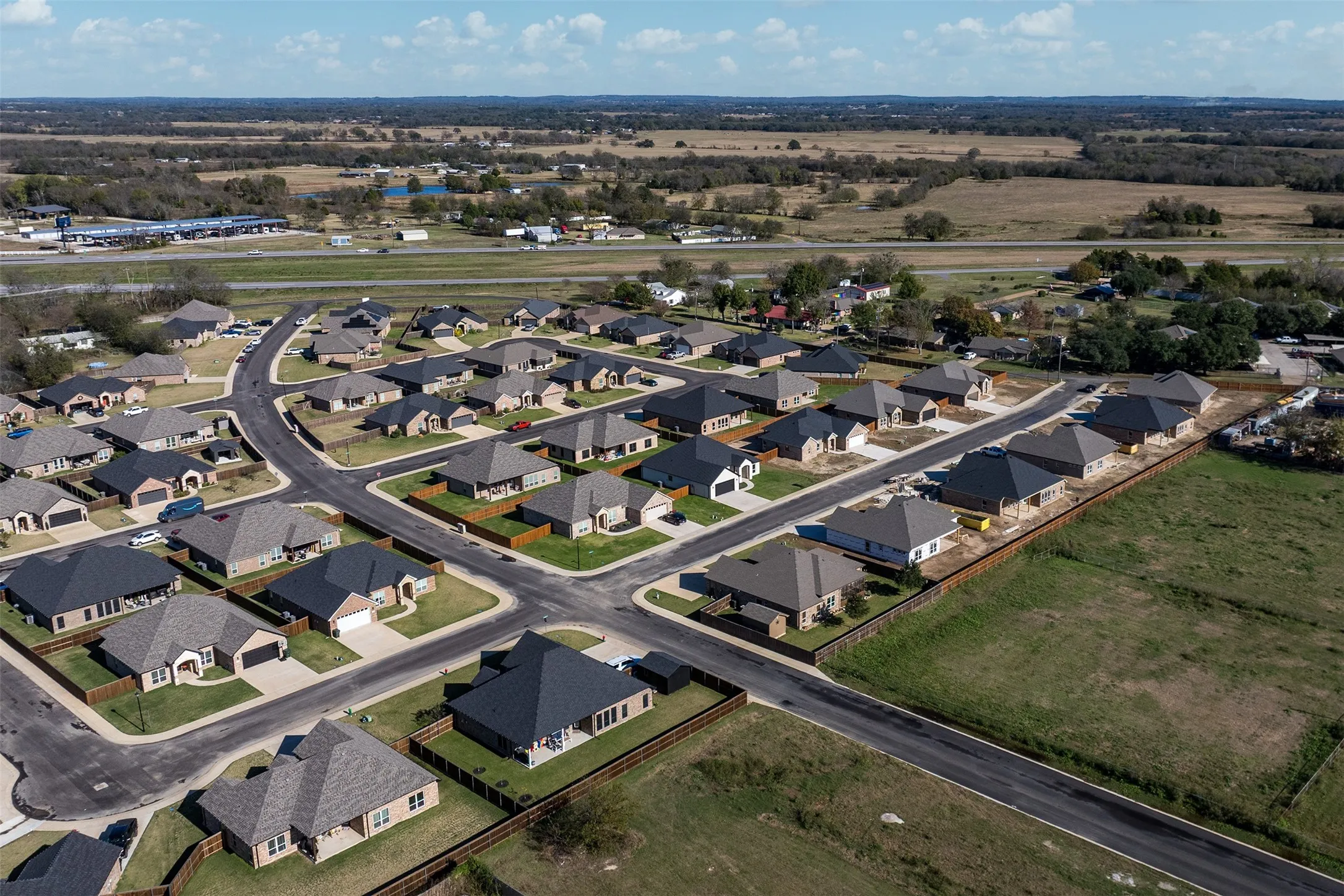 Single Family Residence For Sale in Kaufman County , 504 Limestone Circle, Mabank, Texas 75147, 4 Bedroom, 2 Bathroom, 2 Garage spaces, 1,965 Sqft, built in 2025, New Construction - Complete, mls#21116865, Real Estate Agent in Mabank, Homes For Sale in Kaufman county, Homes For Sale in Mabank, Realtor in Mabank Texas, Real Estate Brokerage Independent Realty Texas, Luminita Cordes Realtor
