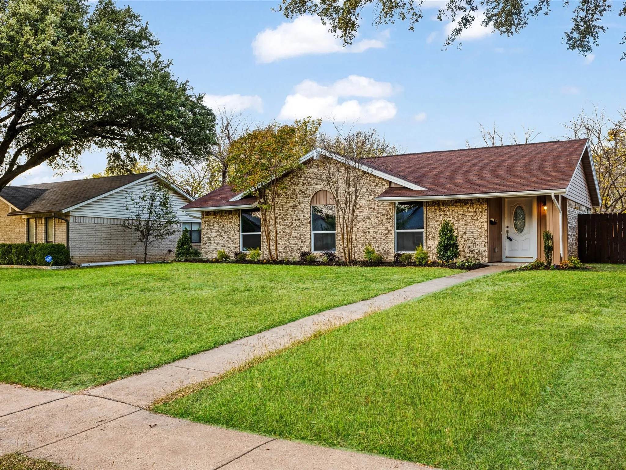 Single Family Residence For Sale in Dallas County , 3029 Burning Tree Lane, Garland, Texas 75042, 4 Bedrooms, 3 Bathrooms, Garage spaces, 1,997 Sqft, built in 1972, Price $374,999, mls#21114438, Real Estate Agent in Garland, Homes For Sale in Dallas county, Homes For Sale in Garland, Realtor in Garland Texas, Real Estate Brokerage Independent Realty Texas, Luminita Cordes Realtor