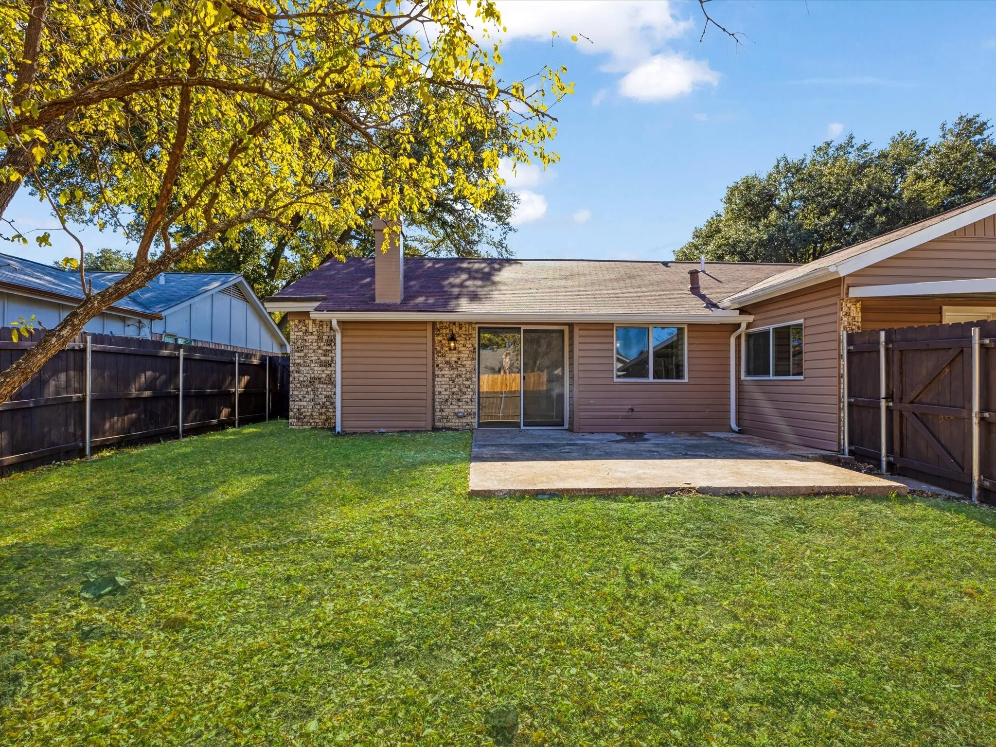 Single Family Residence For Sale in Dallas County , 3029 Burning Tree Lane, Garland, Texas 75042, 4 Bedrooms, 3 Bathrooms, Garage spaces, 1,997 Sqft, built in 1972, Price $374,999, mls#21114438, Real Estate Agent in Garland, Homes For Sale in Dallas county, Homes For Sale in Garland, Realtor in Garland Texas, Real Estate Brokerage Independent Realty Texas, Luminita Cordes Realtor