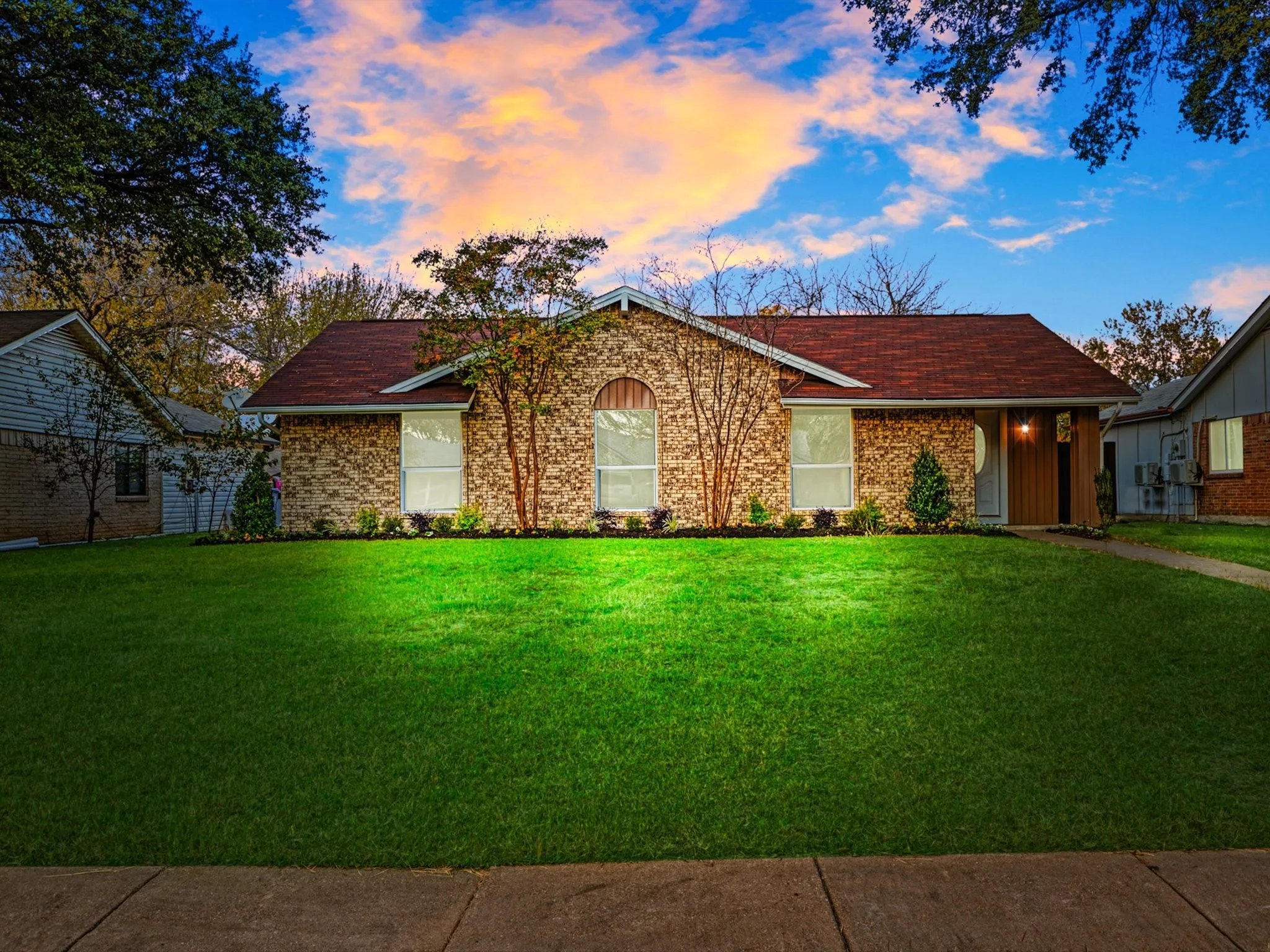 Single Family Residence For Sale in Dallas County , 3029 Burning Tree Lane, Garland, Texas 75042, 4 Bedrooms, 3 Bathrooms, Garage spaces, 1,997 Sqft, built in 1972, Price $374,999, mls#21114438, Real Estate Agent in Garland, Homes For Sale in Dallas county, Homes For Sale in Garland, Realtor in Garland Texas, Real Estate Brokerage Independent Realty Texas, Luminita Cordes Realtor