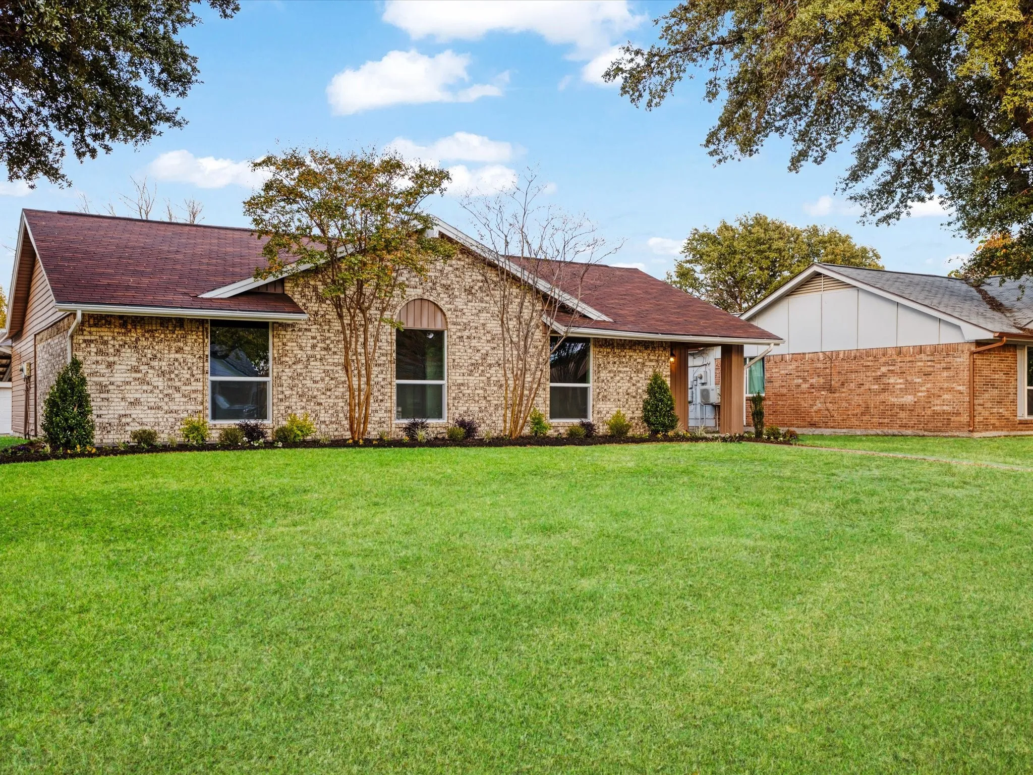 Single Family Residence For Sale in Dallas County , 3029 Burning Tree Lane, Garland, Texas 75042, 4 Bedrooms, 3 Bathrooms, Garage spaces, 1,997 Sqft, built in 1972, Price $374,999, mls#21114438, Real Estate Agent in Garland, Homes For Sale in Dallas county, Homes For Sale in Garland, Realtor in Garland Texas, Real Estate Brokerage Independent Realty Texas, Luminita Cordes Realtor