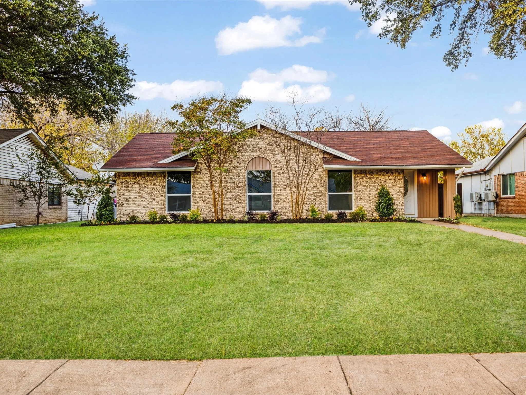 Single Family Residence For Sale in Dallas County , 3029 Burning Tree Lane, Garland, Texas 75042, 4 Bedrooms, 3 Bathrooms, Garage spaces, 1,997 Sqft, built in 1972, Price $374,999, mls#21114438, Real Estate Agent in Garland, Homes For Sale in Dallas county, Homes For Sale in Garland, Realtor in Garland Texas, Real Estate Brokerage Independent Realty Texas, Luminita Cordes Realtor
