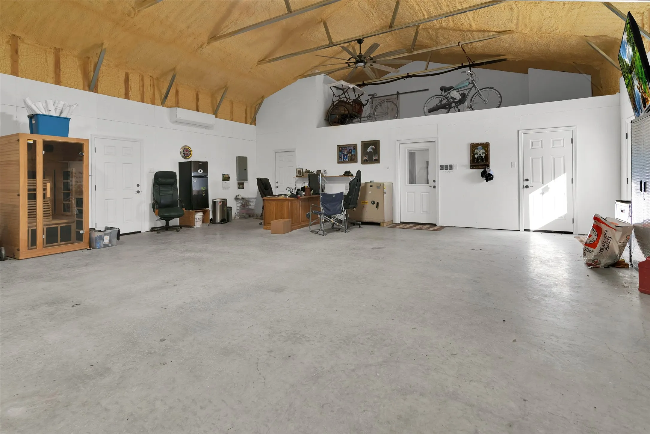 Single Family Residence For Sale in Fannin County , 1158 County Road 1240, Savoy, Texas 75479, 2 Bedrooms, 2 Bathrooms, 3 Garage spaces, 1,020 Sqft, built in 2024, Price $525,000, mls#21117038, Real Estate Agent in Savoy, Homes For Sale in Fannin county, Homes For Sale in Savoy, Realtor in Savoy Texas, Real Estate Brokerage Independent Realty Texas, Luminita Cordes Realtor