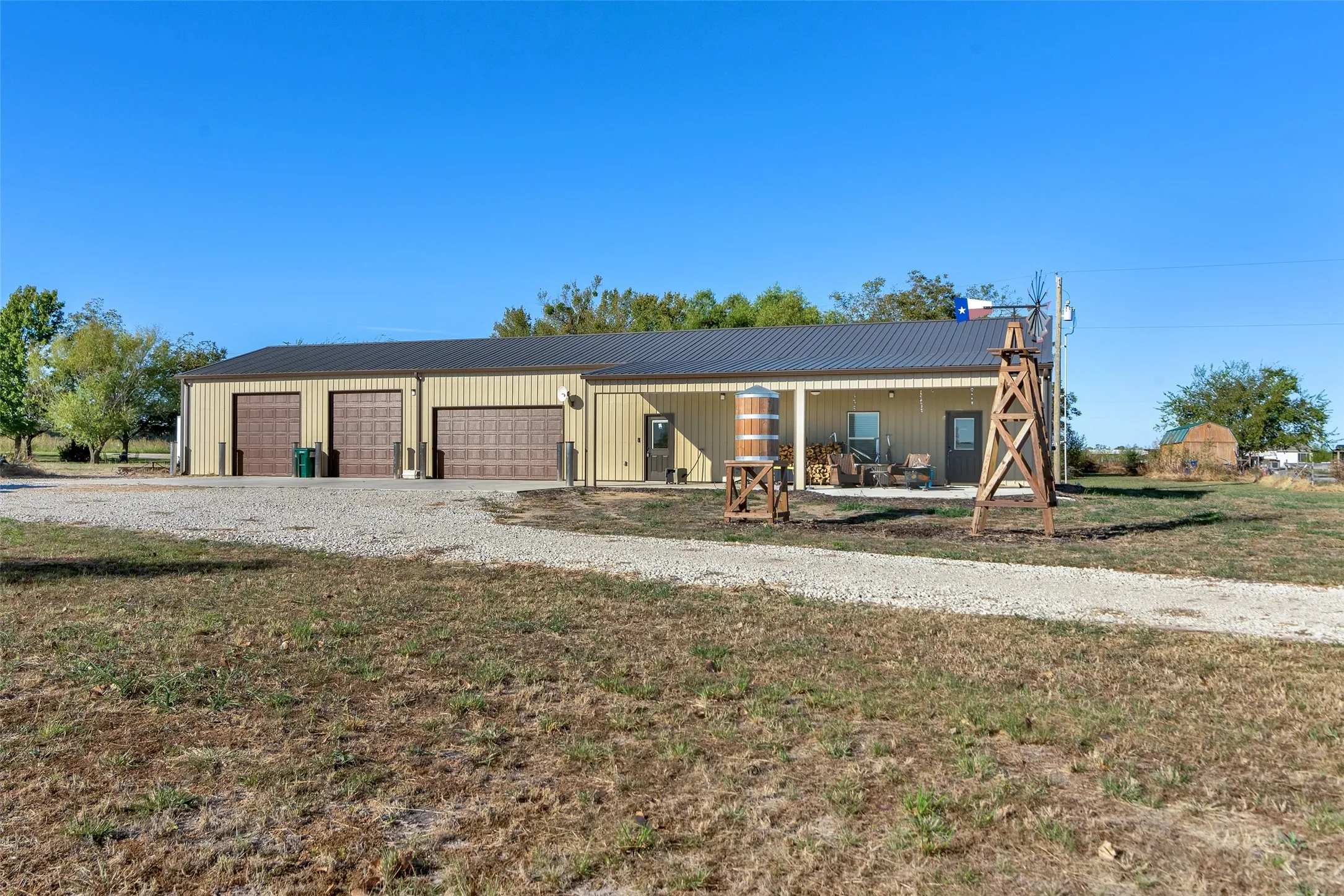 Single Family Residence For Sale in Fannin County , 1158 County Road 1240, Savoy, Texas 75479, 2 Bedrooms, 2 Bathrooms, 3 Garage spaces, 1,020 Sqft, built in 2024, Price $525,000, mls#21117038, Real Estate Agent in Savoy, Homes For Sale in Fannin county, Homes For Sale in Savoy, Realtor in Savoy Texas, Real Estate Brokerage Independent Realty Texas, Luminita Cordes Realtor
