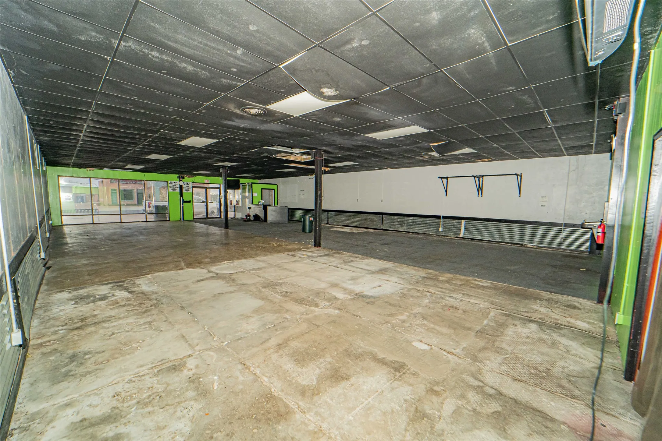 Retail For Rent in Stephens County , 220 E Walker Street, Breckenridge, Texas 76424, 0, 0, Garage spaces, 0 Sqft, built in 1925, Preowned, mls#21117040, Real Estate Agent in Breckenridge, Homes For Rent in Stephens county, Homes For Rent in Breckenridge, Realtor in Breckenridge Texas, Real Estate Brokerage Independent Realty Texas, Luminita Cordes Realtor