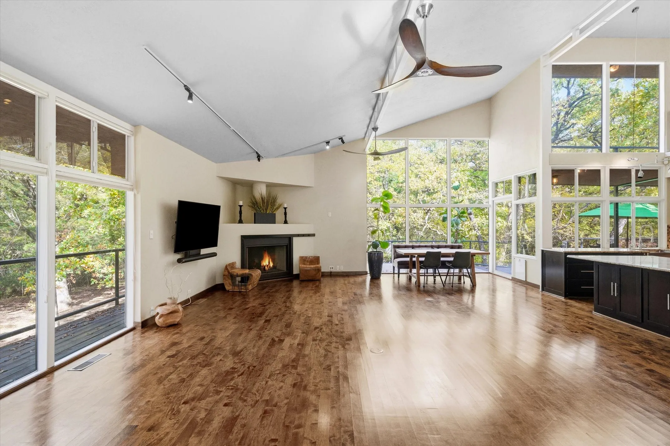 Flexible Living Space with views in every direction. Even when inside, you can still enjoy nature.