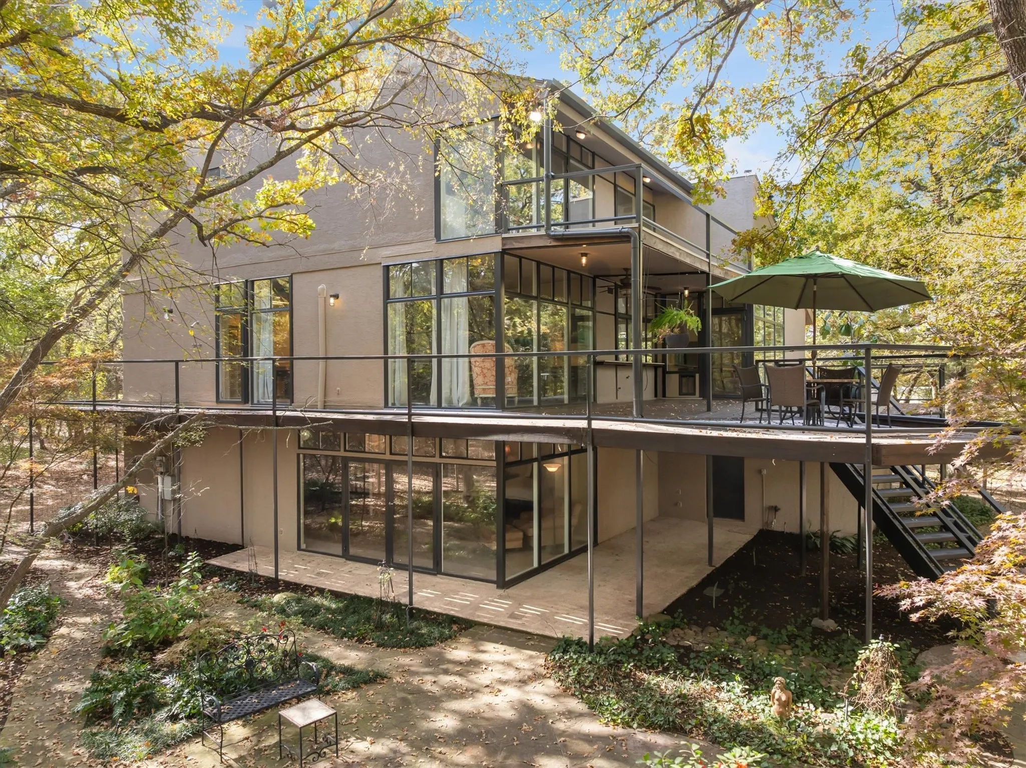 Single Family Residence For Sale in Hunt County , 10461 County Road 2460, Poetry, Texas 75160, 3 Bedroom, 3 Bathroom, 4 Garage spaces, 4,128 Sqft, built in 1991, Preowned, mls#21093299, Real Estate Agent in Poetry, Homes For Sale in Hunt county, Homes For Sale in Poetry, Realtor in Poetry Texas, Real Estate Brokerage Independent Realty Texas, Luminita Cordes Realtor