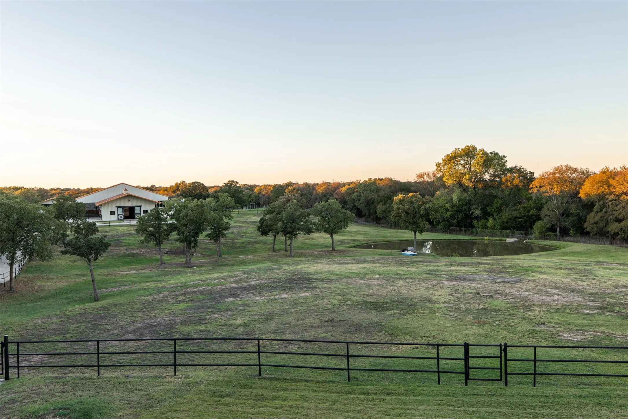 Single Family Residence For Sale in Tarrant County , 2900 W Kimball Avenue, Grapevine, Texas 76051, 3 Bedroom, 5 Bathroom, 3 Garage spaces, 3,864 Sqft, built in 2022, mls#21117130, Real Estate Agent in Grapevine, Homes For Sale in Tarrant county, Homes For Sale in Grapevine, Realtor in Grapevine Texas, Real Estate Brokerage Independent Realty Texas, Luminita Cordes Realtor