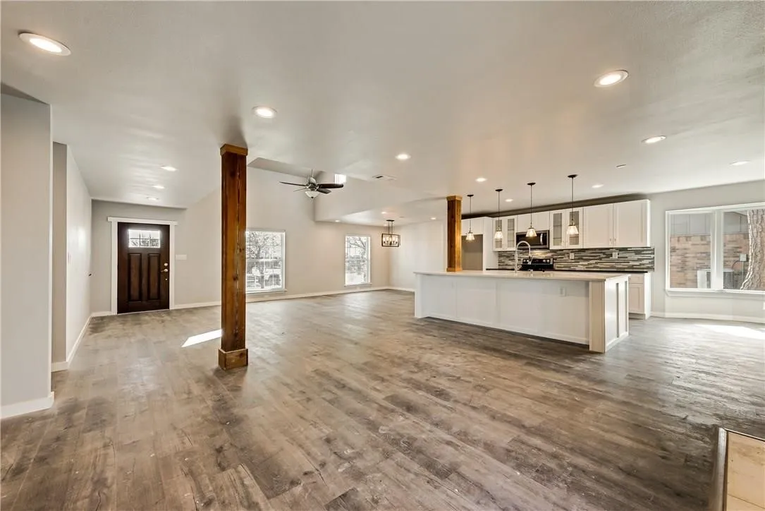 Single Family Residence For Rent in Dallas County , 10216 Carry Back Circle, Dallas, Texas 75229, 4 Bedroom, 3 Bathroom, 2 Garage spaces, 2,248 Sqft, built in 1965, Preowned, mls#21117336, Real Estate Agent in Dallas, Homes For Rent in Dallas county, Homes For Rent in Dallas, Realtor in Dallas Texas, Real Estate Brokerage Independent Realty Texas, Luminita Cordes Realtor