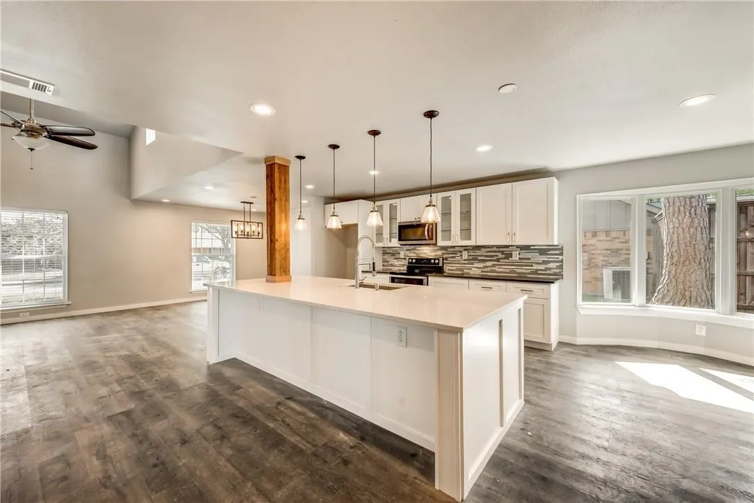 Single Family Residence For Rent in Dallas County , 10216 Carry Back Circle, Dallas, Texas 75229, 4 Bedroom, 3 Bathroom, 2 Garage spaces, 2,248 Sqft, built in 1965, Preowned, mls#21117336, Real Estate Agent in Dallas, Homes For Rent in Dallas county, Homes For Rent in Dallas, Realtor in Dallas Texas, Real Estate Brokerage Independent Realty Texas, Luminita Cordes Realtor