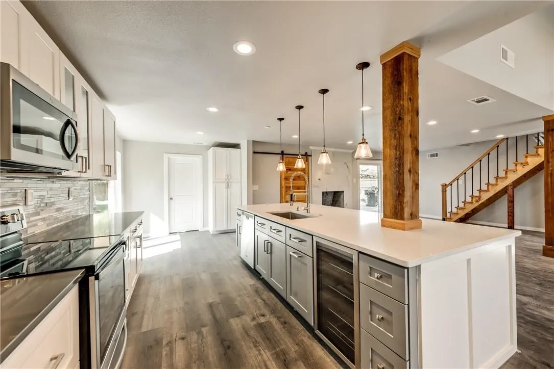 Single Family Residence For Rent in Dallas County , 10216 Carry Back Circle, Dallas, Texas 75229, 4 Bedroom, 3 Bathroom, 2 Garage spaces, 2,248 Sqft, built in 1965, Preowned, mls#21117336, Real Estate Agent in Dallas, Homes For Rent in Dallas county, Homes For Rent in Dallas, Realtor in Dallas Texas, Real Estate Brokerage Independent Realty Texas, Luminita Cordes Realtor