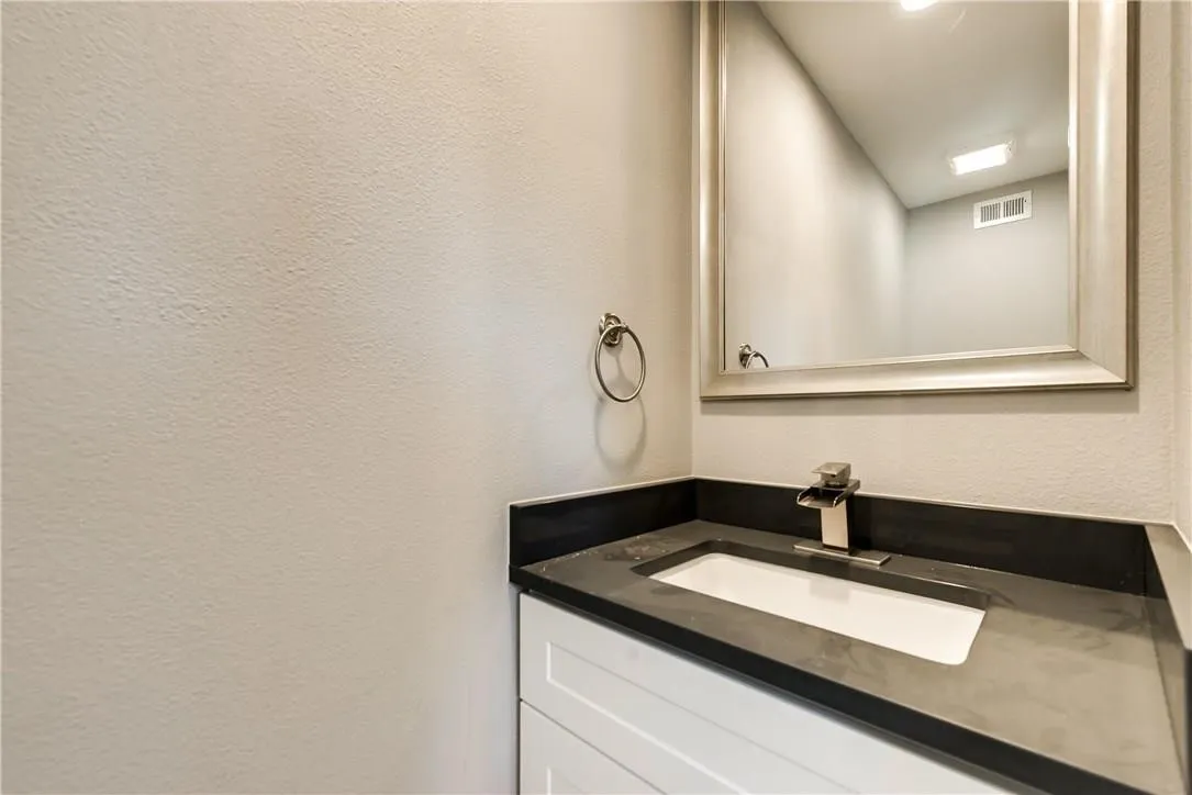 Single Family Residence For Rent in Dallas County , 10216 Carry Back Circle, Dallas, Texas 75229, 4 Bedroom, 3 Bathroom, 2 Garage spaces, 2,248 Sqft, built in 1965, Preowned, mls#21117336, Real Estate Agent in Dallas, Homes For Rent in Dallas county, Homes For Rent in Dallas, Realtor in Dallas Texas, Real Estate Brokerage Independent Realty Texas, Luminita Cordes Realtor