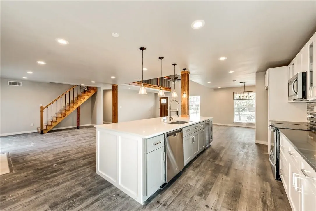 Single Family Residence For Rent in Dallas County , 10216 Carry Back Circle, Dallas, Texas 75229, 4 Bedroom, 3 Bathroom, 2 Garage spaces, 2,248 Sqft, built in 1965, Preowned, mls#21117336, Real Estate Agent in Dallas, Homes For Rent in Dallas county, Homes For Rent in Dallas, Realtor in Dallas Texas, Real Estate Brokerage Independent Realty Texas, Luminita Cordes Realtor