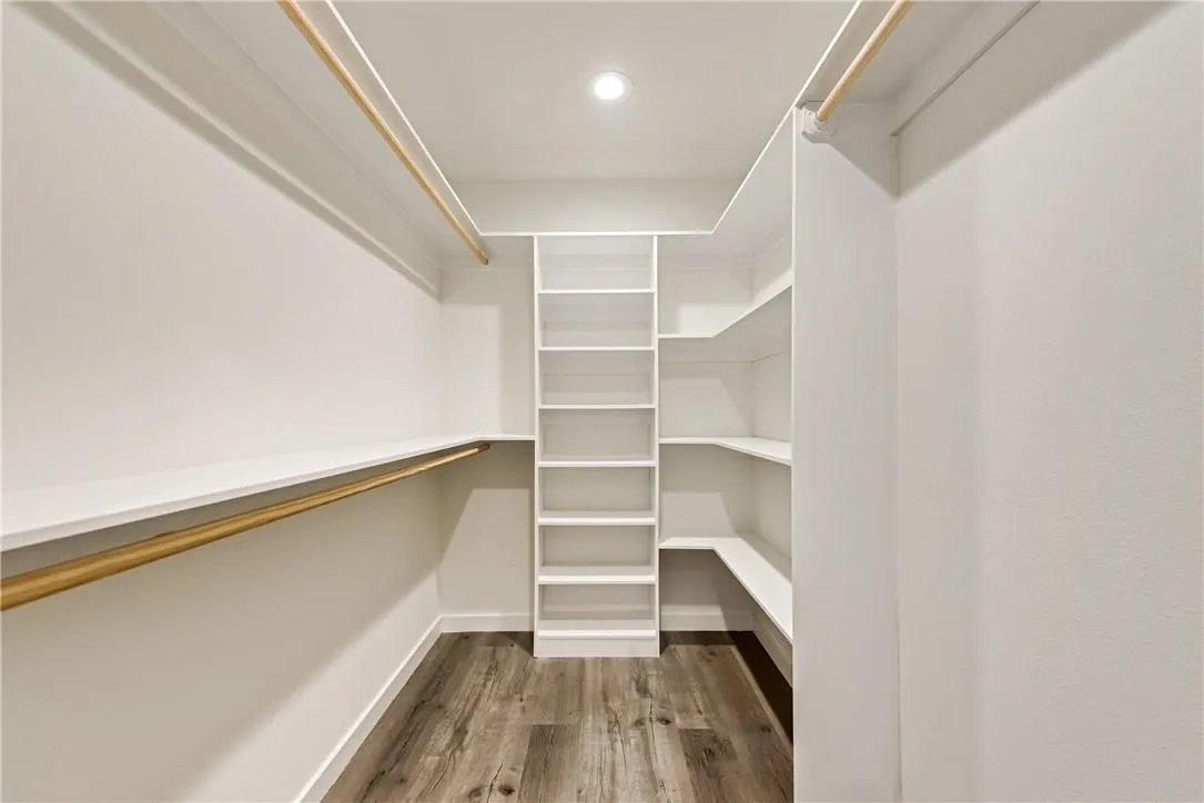 Single Family Residence For Rent in Dallas County , 10216 Carry Back Circle, Dallas, Texas 75229, 4 Bedroom, 3 Bathroom, 2 Garage spaces, 2,248 Sqft, built in 1965, Preowned, mls#21117336, Real Estate Agent in Dallas, Homes For Rent in Dallas county, Homes For Rent in Dallas, Realtor in Dallas Texas, Real Estate Brokerage Independent Realty Texas, Luminita Cordes Realtor