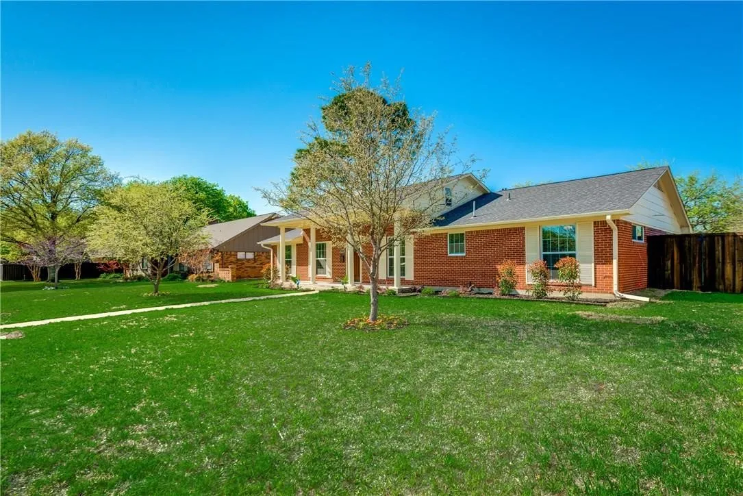Single Family Residence For Rent in Dallas County , 10216 Carry Back Circle, Dallas, Texas 75229, 4 Bedroom, 3 Bathroom, 2 Garage spaces, 2,248 Sqft, built in 1965, Preowned, mls#21117336, Real Estate Agent in Dallas, Homes For Rent in Dallas county, Homes For Rent in Dallas, Realtor in Dallas Texas, Real Estate Brokerage Independent Realty Texas, Luminita Cordes Realtor