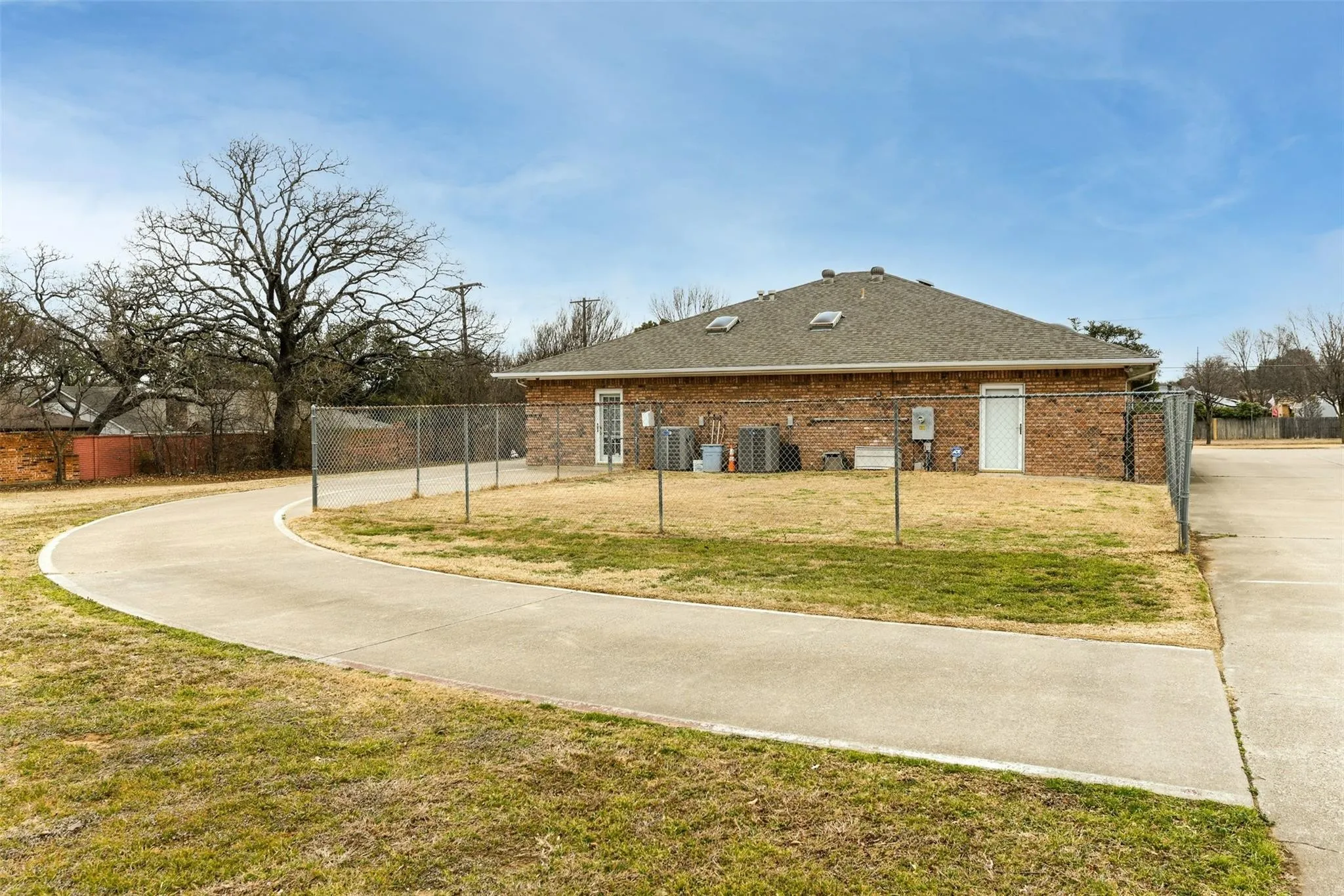 Office For Sale in Tarrant County , 2500 Harwood Road, Bedford, Texas 76021, 0, 0, Garage spaces, 0 Sqft, built in 1992, Preowned, mls#21117589, Real Estate Agent in Bedford, Homes For Sale in Tarrant county, Homes For Sale in Bedford, Realtor in Bedford Texas, Real Estate Brokerage Independent Realty Texas, Luminita Cordes Realtor