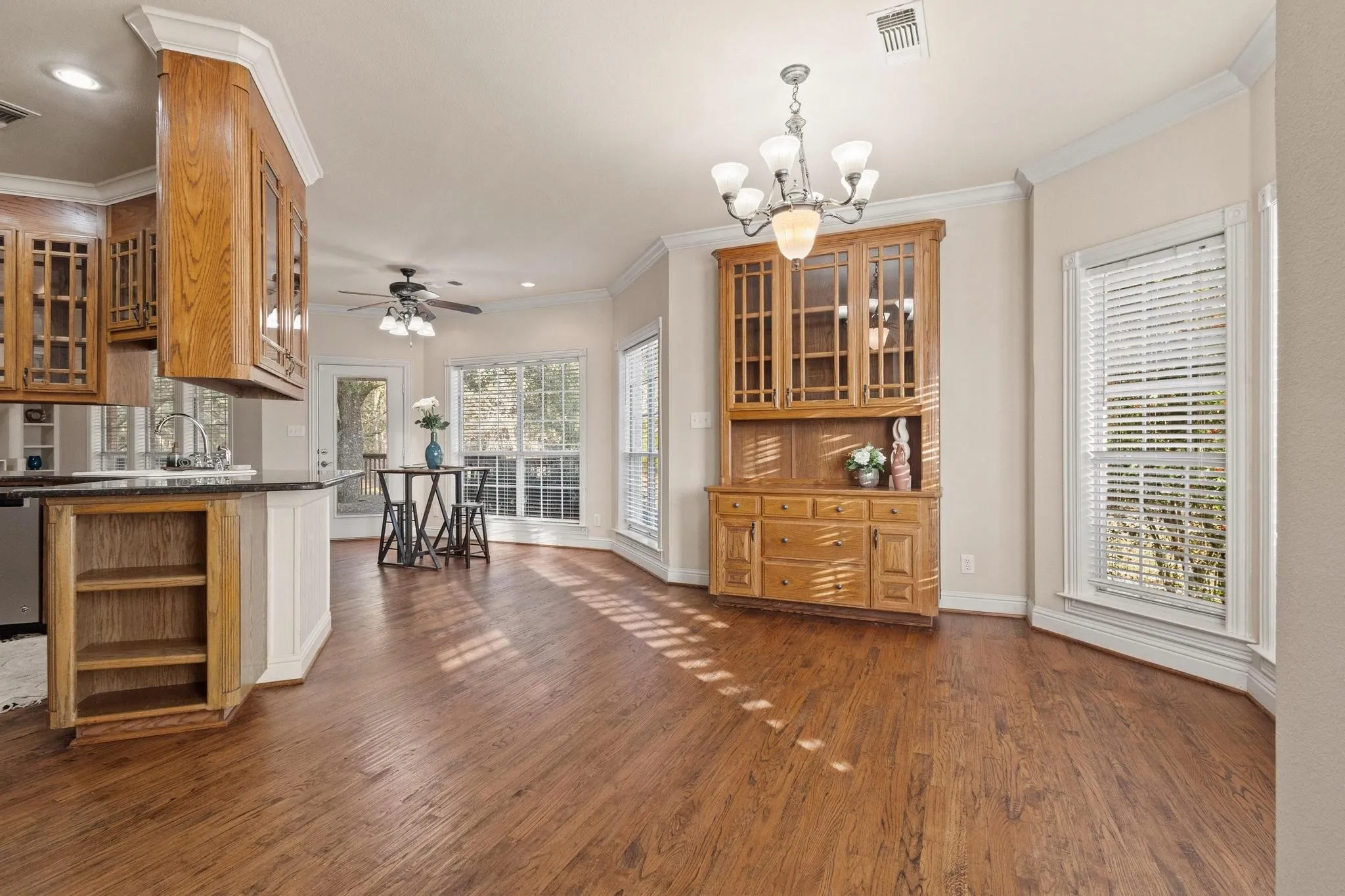 Single Family Residence For Sale in Fannin County , 6652 E Fm 1396, Telephone, Texas 75488, 4 Bedroom, 4 Bathroom, 3 Garage spaces, 3,412 Sqft, built in 2000, Preowned, mls#21116915, Real Estate Agent in Telephone, Homes For Sale in Fannin county, Homes For Sale in Telephone, Realtor in Telephone Texas, Real Estate Brokerage Independent Realty Texas, Luminita Cordes Realtor