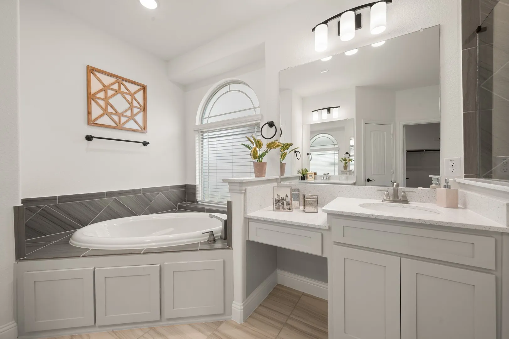 2307 Rockhopper- Primary Suite-4