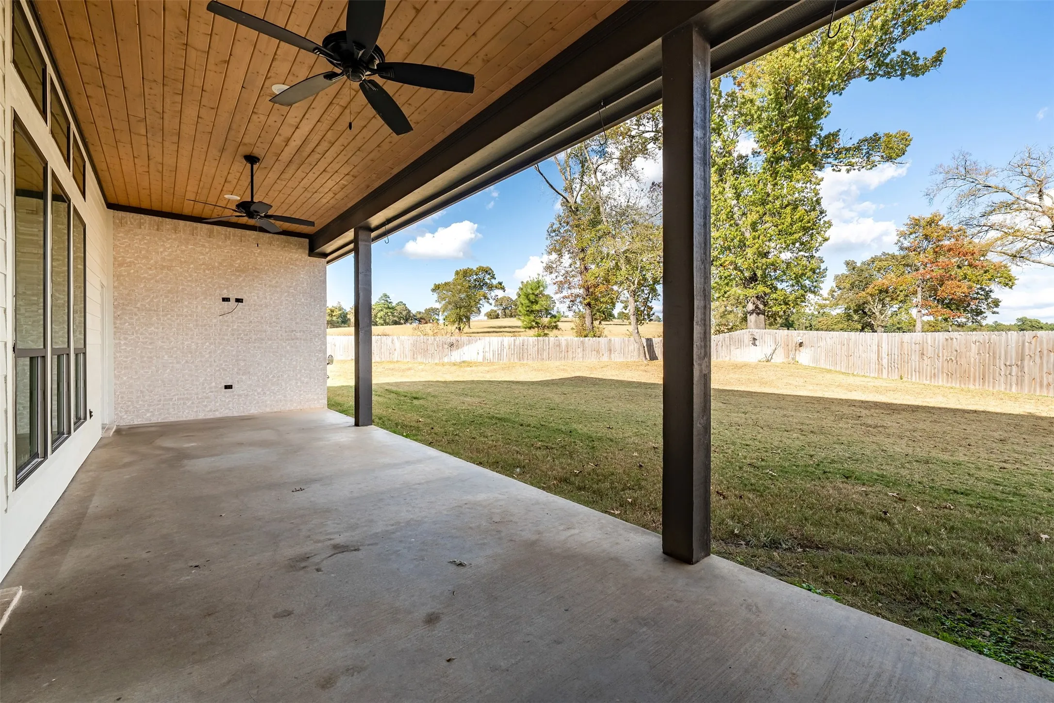 Single Family Residence For Sale in Smith County , 12213 Harlon Street, Flint, Texas 75762, 3 Bedroom, 3 Bathroom, 2 Garage spaces, 2,516 Sqft, built in 2022, Preowned, mls#21116795, Real Estate Agent in Flint, Homes For Sale in Smith county, Homes For Sale in Flint, Realtor in Flint Texas, Real Estate Brokerage Independent Realty Texas, Luminita Cordes Realtor
