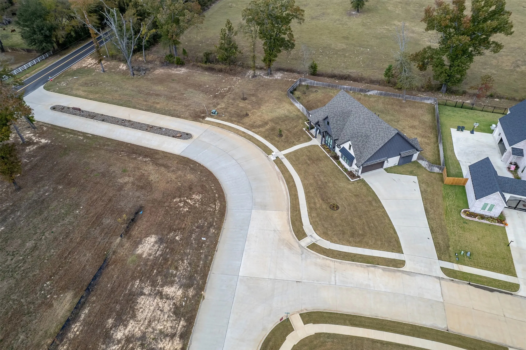 Single Family Residence For Sale in Smith County , 12213 Harlon Street, Flint, Texas 75762, 3 Bedroom, 3 Bathroom, 2 Garage spaces, 2,516 Sqft, built in 2022, Preowned, mls#21116795, Real Estate Agent in Flint, Homes For Sale in Smith county, Homes For Sale in Flint, Realtor in Flint Texas, Real Estate Brokerage Independent Realty Texas, Luminita Cordes Realtor