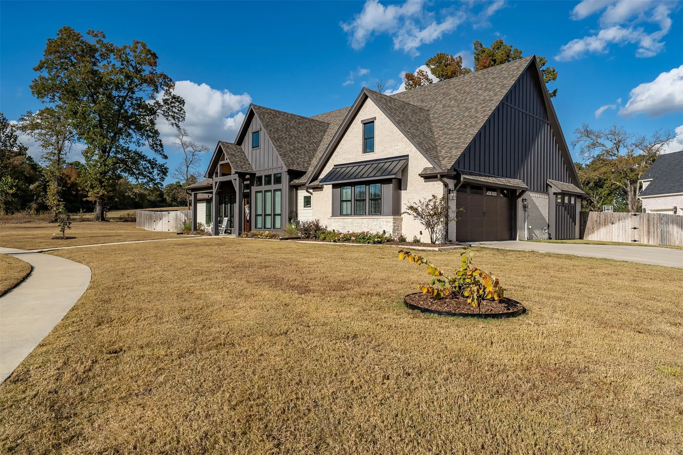 Single Family Residence For Sale in Smith County , 12213 Harlon Street, Flint, Texas 75762, 3 Bedroom, 3 Bathroom, 2 Garage spaces, 2,516 Sqft, built in 2022, Preowned, mls#21116795, Real Estate Agent in Flint, Homes For Sale in Smith county, Homes For Sale in Flint, Realtor in Flint Texas, Real Estate Brokerage Independent Realty Texas, Luminita Cordes Realtor