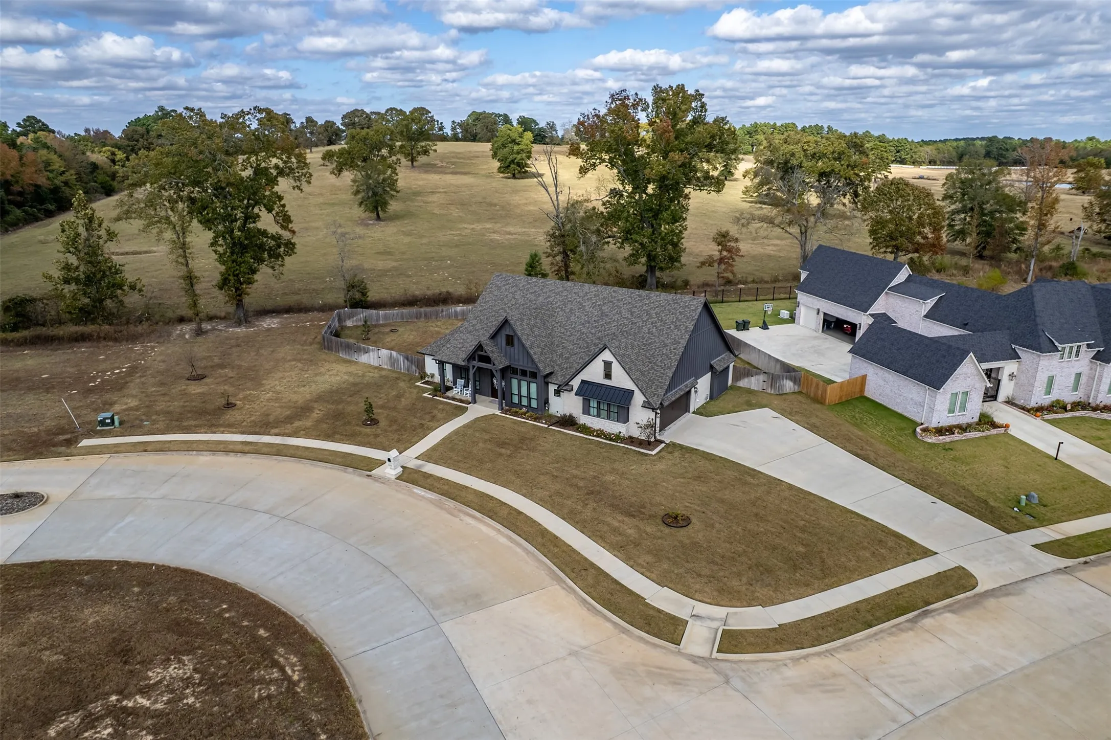 Single Family Residence For Sale in Smith County , 12213 Harlon Street, Flint, Texas 75762, 3 Bedroom, 3 Bathroom, 2 Garage spaces, 2,516 Sqft, built in 2022, Preowned, mls#21116795, Real Estate Agent in Flint, Homes For Sale in Smith county, Homes For Sale in Flint, Realtor in Flint Texas, Real Estate Brokerage Independent Realty Texas, Luminita Cordes Realtor